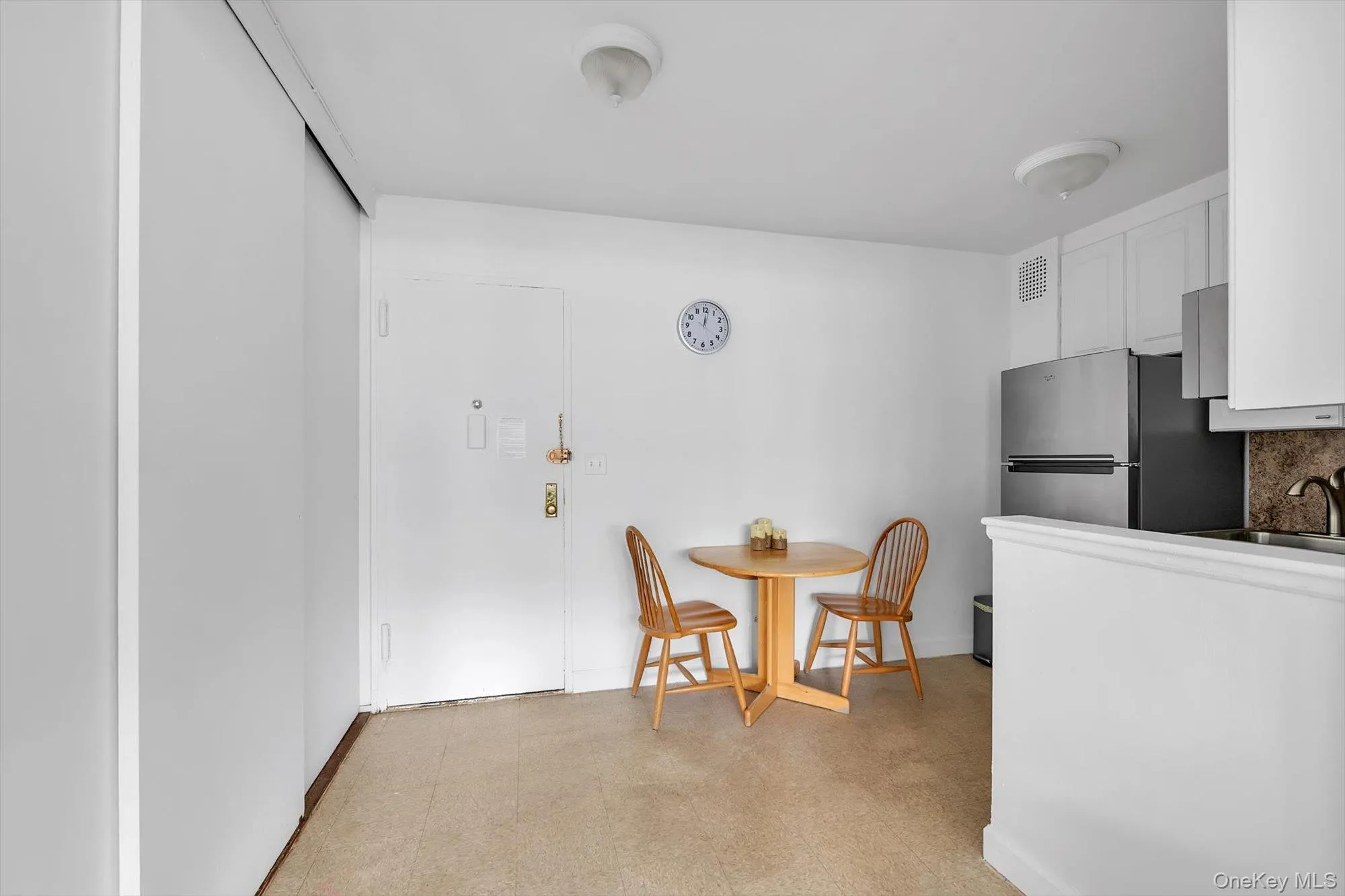 87-15 165th Street, New York, NY, 2 Rooms Rooms,1 BathroomBathrooms,Residential,For Rent,165th,0,1060302 87-15 165th Street, New York, NY, 2 Rooms Rooms,1 BathroomBathrooms,Residential,For Rent,165th,0,1060302
