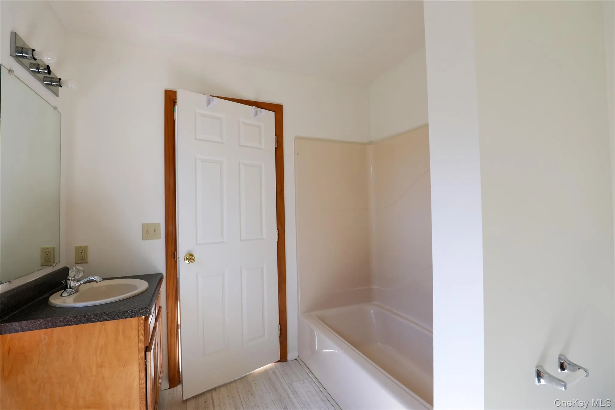 217 Hasbrouck Avenue, Esopus, NY, 3 Bedroom Bedrooms, 7 Room Rooms,2 BathroomBathrooms,Residential Lease,For Rent,Hasbrouck,0,1060332 217 Hasbrouck Avenue, Esopus, NY, 3 Bedroom Bedrooms, 7 Room Rooms,2 BathroomBathrooms,Residential Lease,For Rent,Hasbrouck,0,1060332