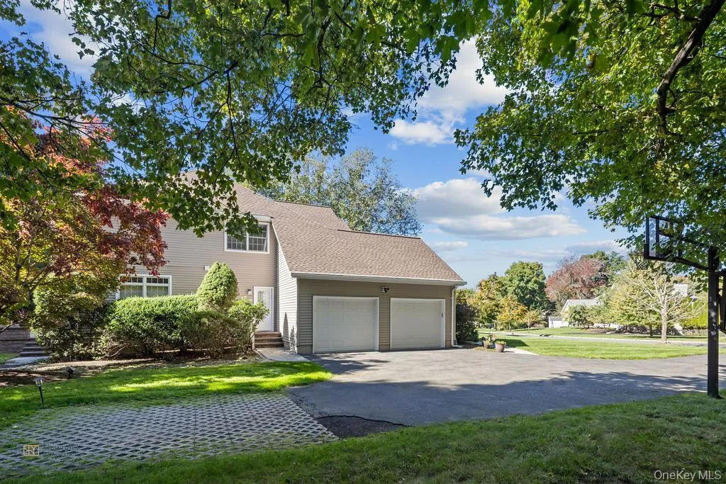 7 Birdie Drive, Ramapo, NY, 5 Bedrooms Bedrooms, 11 Rooms Rooms,3 BathroomsBathrooms,Residential,For Rent,Birdie,0,1060352 7 Birdie Drive, Ramapo, NY, 5 Bedrooms Bedrooms, 11 Rooms Rooms,3 BathroomsBathrooms,Residential,For Rent,Birdie,0,1060352