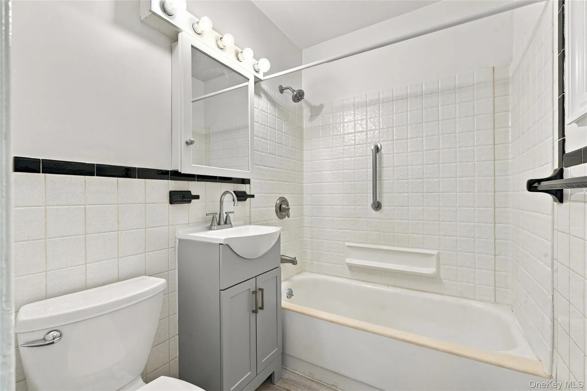 121 Fire Island Avenue, Babylon, NY , With , 1 Bedroom , and , 4 Room , 1 Bathroom , For , Residential Lease , For Rent , 1060370 , MLSID,1060370 121 Fire Island Avenue, Babylon, NY , With , 1 Bedroom , and , 4 Room , 1 Bathroom , For , Residential Lease , For Rent , 1060370 , MLSID,1060370
