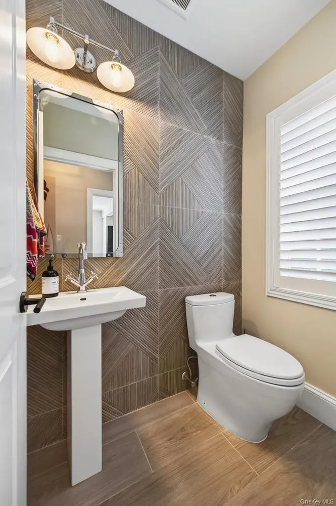 25 Old Northport Road, Huntington, NY, 3 Bedrooms Bedrooms, 7 Rooms Rooms,2 BathroomsBathrooms,Residential,For Rent,Old Northport,0,1060375 25 Old Northport Road, Huntington, NY, 3 Bedrooms Bedrooms, 7 Rooms Rooms,2 BathroomsBathrooms,Residential,For Rent,Old Northport,0,1060375