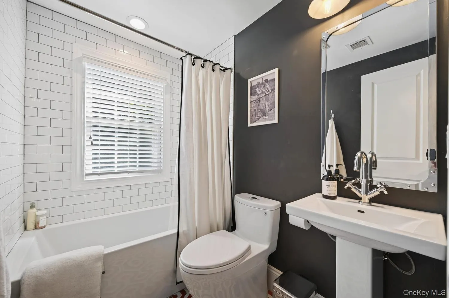 25 Old Northport Road, Huntington, NY, 3 Bedrooms Bedrooms, 7 Rooms Rooms,2 BathroomsBathrooms,Residential,For Rent,Old Northport,0,1060375 25 Old Northport Road, Huntington, NY, 3 Bedrooms Bedrooms, 7 Rooms Rooms,2 BathroomsBathrooms,Residential,For Rent,Old Northport,0,1060375