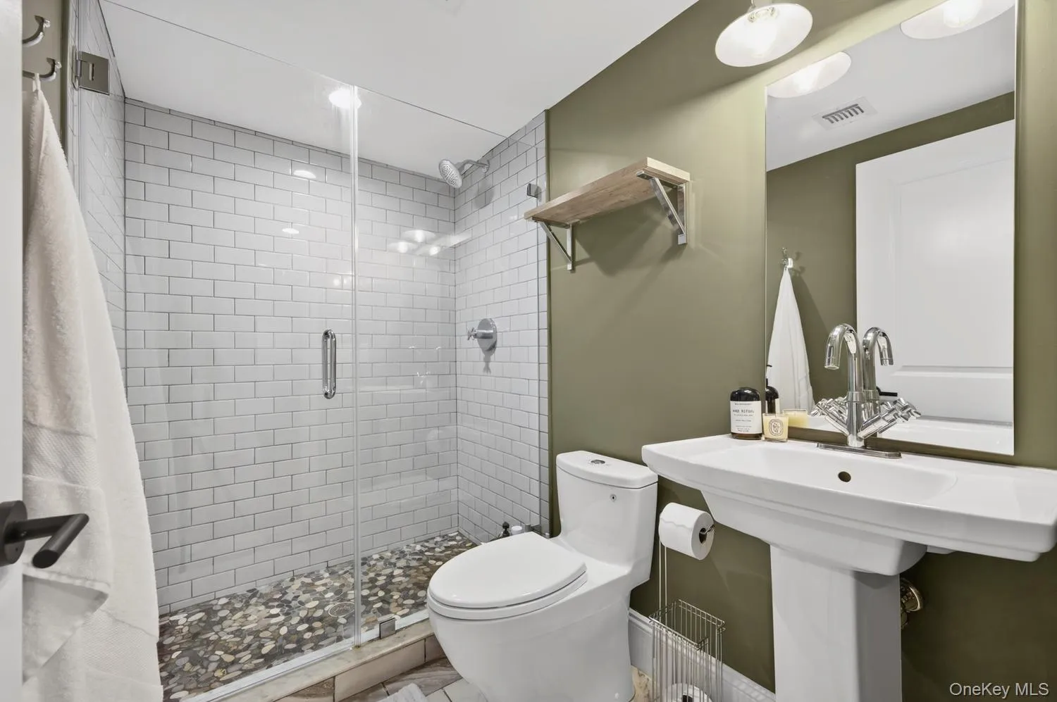 25 Old Northport Road, Huntington, NY, 3 Bedrooms Bedrooms, 7 Rooms Rooms,2 BathroomsBathrooms,Residential,For Rent,Old Northport,0,1060375 25 Old Northport Road, Huntington, NY, 3 Bedrooms Bedrooms, 7 Rooms Rooms,2 BathroomsBathrooms,Residential,For Rent,Old Northport,0,1060375