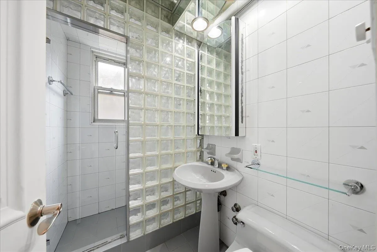 2575 Palisade Avenue, New York, NY, 3 Bedrooms Bedrooms, 8 Rooms Rooms,2 BathroomsBathrooms,Residential,For Rent,Palisade,0,1060391 2575 Palisade Avenue, New York, NY, 3 Bedrooms Bedrooms, 8 Rooms Rooms,2 BathroomsBathrooms,Residential,For Rent,Palisade,0,1060391