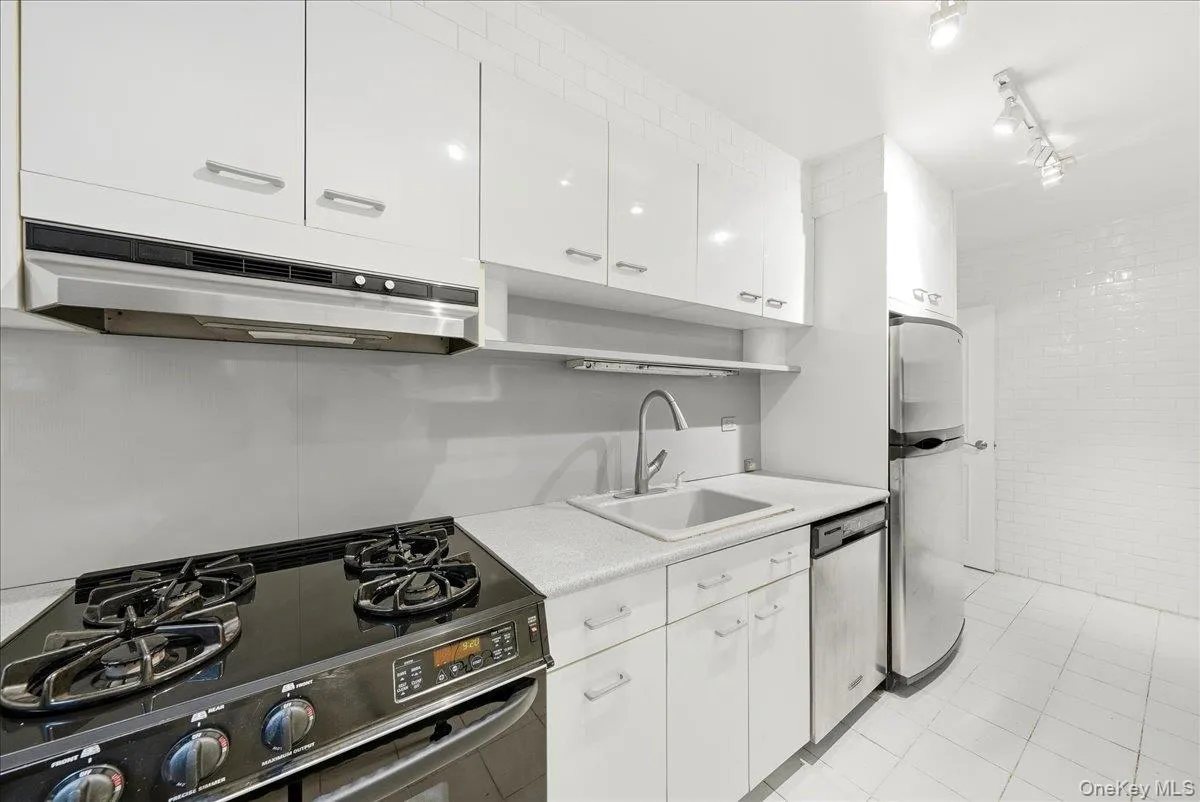 2575 Palisade Avenue, New York, NY, 3 Bedrooms Bedrooms, 8 Rooms Rooms,2 BathroomsBathrooms,Residential,For Rent,Palisade,0,1060391 2575 Palisade Avenue, New York, NY, 3 Bedrooms Bedrooms, 8 Rooms Rooms,2 BathroomsBathrooms,Residential,For Rent,Palisade,0,1060391