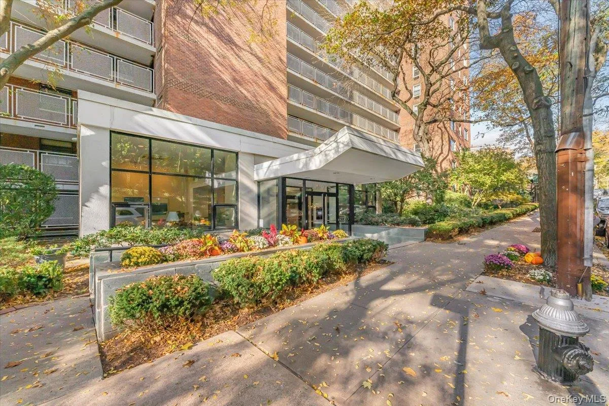 2575 Palisade Avenue, New York, NY, 3 Bedrooms Bedrooms, 8 Rooms Rooms,2 BathroomsBathrooms,Residential,For Rent,Palisade,0,1060391 2575 Palisade Avenue, New York, NY, 3 Bedrooms Bedrooms, 8 Rooms Rooms,2 BathroomsBathrooms,Residential,For Rent,Palisade,0,1060391