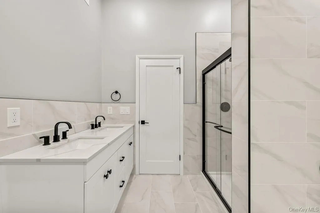 58 Burda Avenue, Clarkstown, NY, 5 Bedrooms Bedrooms, 6 Rooms Rooms,2 BathroomsBathrooms,Residential,For Rent,Burda,0,1060394 58 Burda Avenue, Clarkstown, NY, 5 Bedrooms Bedrooms, 6 Rooms Rooms,2 BathroomsBathrooms,Residential,For Rent,Burda,0,1060394