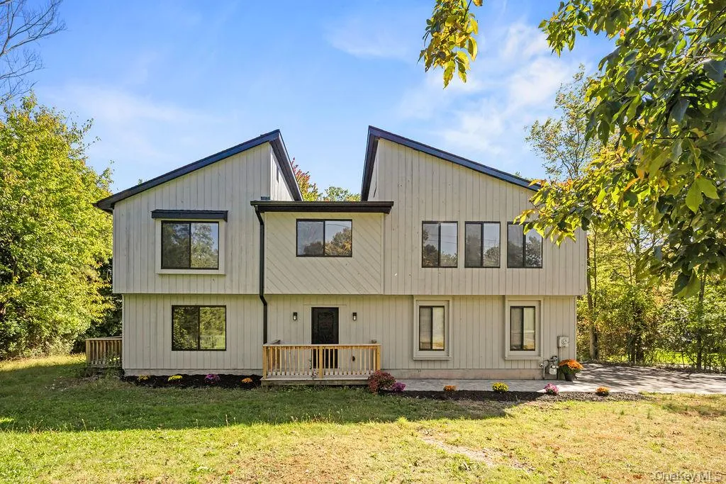 58 Burda Avenue, Clarkstown, NY, 5 Bedrooms Bedrooms, 6 Rooms Rooms,2 BathroomsBathrooms,Residential,For Rent,Burda,0,1060394 58 Burda Avenue, Clarkstown, NY, 5 Bedrooms Bedrooms, 6 Rooms Rooms,2 BathroomsBathrooms,Residential,For Rent,Burda,0,1060394