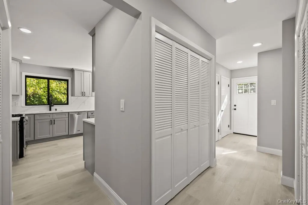 58 Burda Avenue, Clarkstown, NY, 5 Bedrooms Bedrooms, 6 Rooms Rooms,2 BathroomsBathrooms,Residential,For Rent,Burda,0,1060394 58 Burda Avenue, Clarkstown, NY, 5 Bedrooms Bedrooms, 6 Rooms Rooms,2 BathroomsBathrooms,Residential,For Rent,Burda,0,1060394