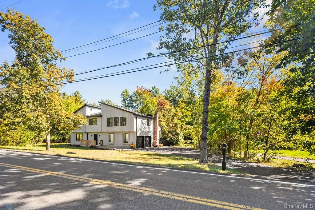 58 Burda Avenue, Clarkstown, NY, 5 Bedrooms Bedrooms, 6 Rooms Rooms,2 BathroomsBathrooms,Residential,For Rent,Burda,0,1060394 58 Burda Avenue, Clarkstown, NY, 5 Bedrooms Bedrooms, 6 Rooms Rooms,2 BathroomsBathrooms,Residential,For Rent,Burda,0,1060394
