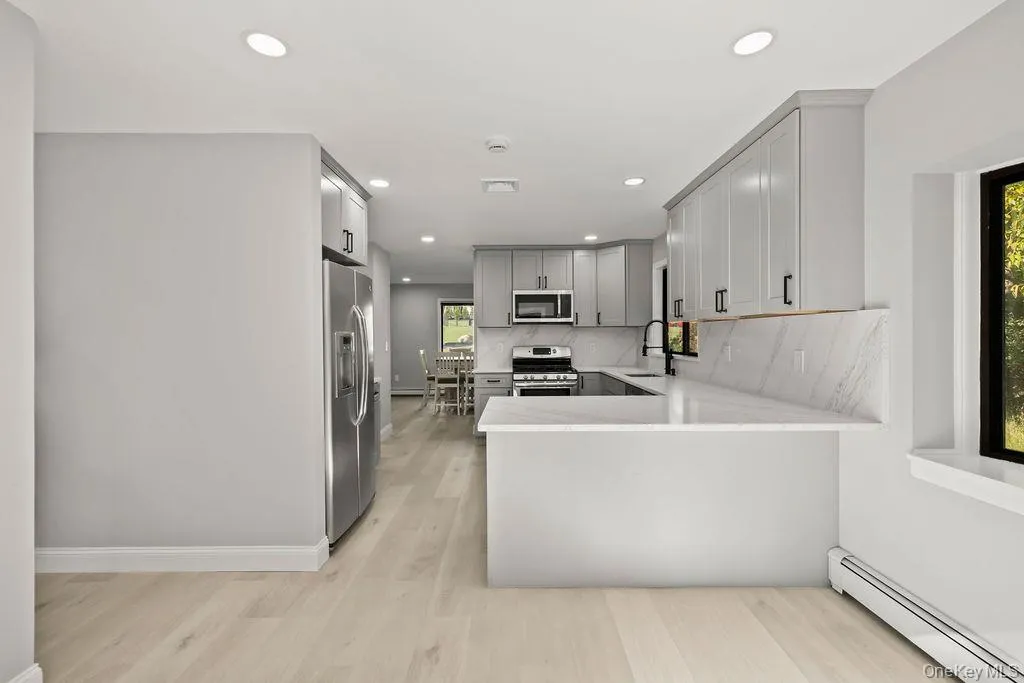 58 Burda Avenue, Clarkstown, NY, 5 Bedrooms Bedrooms, 6 Rooms Rooms,2 BathroomsBathrooms,Residential,For Rent,Burda,0,1060394 58 Burda Avenue, Clarkstown, NY, 5 Bedrooms Bedrooms, 6 Rooms Rooms,2 BathroomsBathrooms,Residential,For Rent,Burda,0,1060394