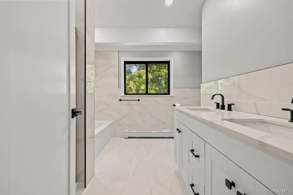 58 Burda Avenue, Clarkstown, NY, 5 Bedrooms Bedrooms, 6 Rooms Rooms,2 BathroomsBathrooms,Residential,For Rent,Burda,0,1060394 58 Burda Avenue, Clarkstown, NY, 5 Bedrooms Bedrooms, 6 Rooms Rooms,2 BathroomsBathrooms,Residential,For Rent,Burda,0,1060394