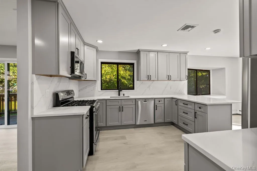58 Burda Avenue, Clarkstown, NY, 5 Bedrooms Bedrooms, 6 Rooms Rooms,2 BathroomsBathrooms,Residential,For Rent,Burda,0,1060394 58 Burda Avenue, Clarkstown, NY, 5 Bedrooms Bedrooms, 6 Rooms Rooms,2 BathroomsBathrooms,Residential,For Rent,Burda,0,1060394