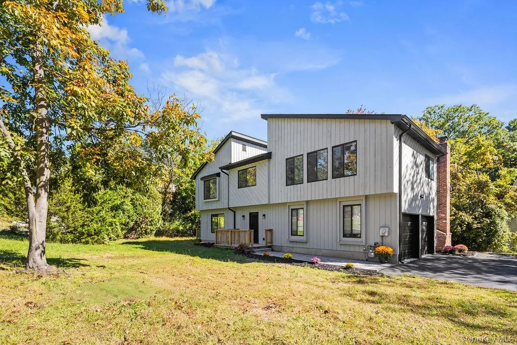 58 Burda Avenue, Clarkstown, NY, 5 Bedrooms Bedrooms, 6 Rooms Rooms,2 BathroomsBathrooms,Residential,For Rent,Burda,0,1060394 58 Burda Avenue, Clarkstown, NY, 5 Bedrooms Bedrooms, 6 Rooms Rooms,2 BathroomsBathrooms,Residential,For Rent,Burda,0,1060394