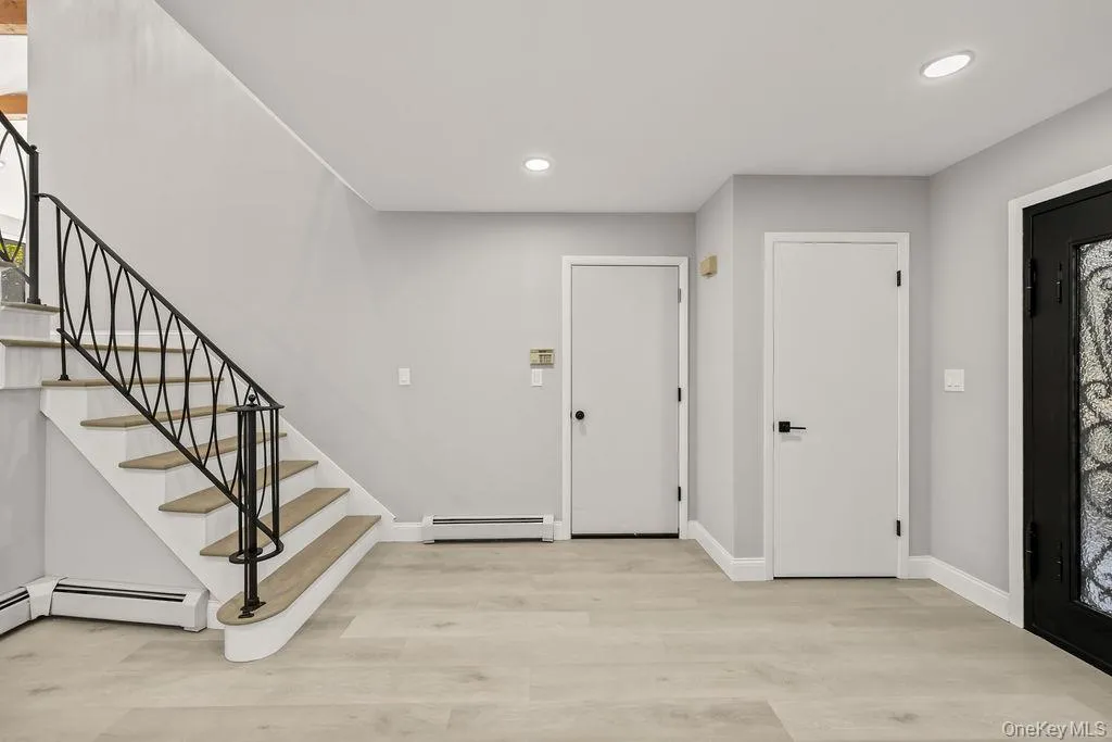 58 Burda Avenue, Clarkstown, NY, 5 Bedrooms Bedrooms, 6 Rooms Rooms,2 BathroomsBathrooms,Residential,For Rent,Burda,0,1060394 58 Burda Avenue, Clarkstown, NY, 5 Bedrooms Bedrooms, 6 Rooms Rooms,2 BathroomsBathrooms,Residential,For Rent,Burda,0,1060394