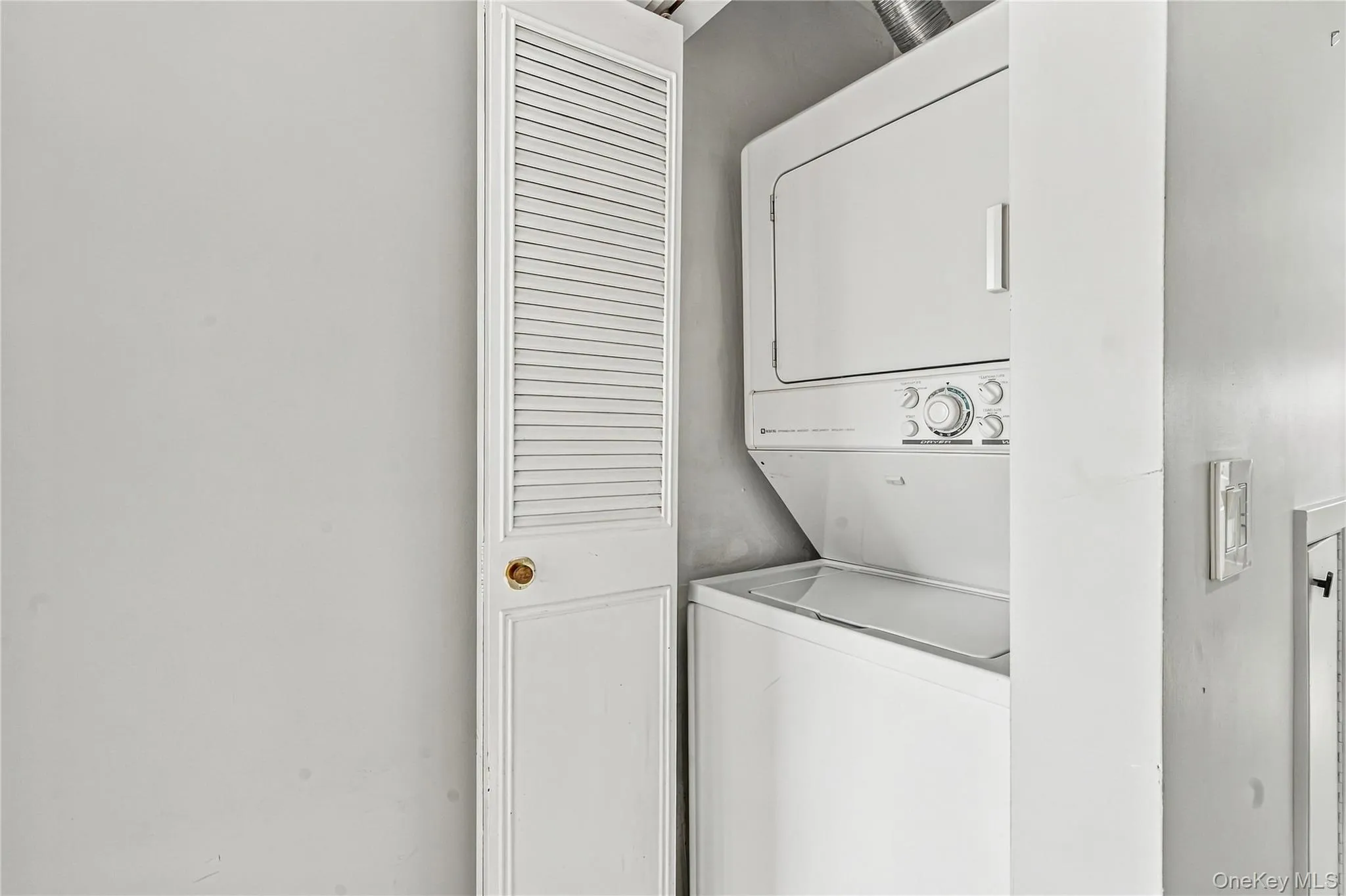 3rd floor Bedroom washer/Dryer 3rd floor Bedroom washer/Dryer
