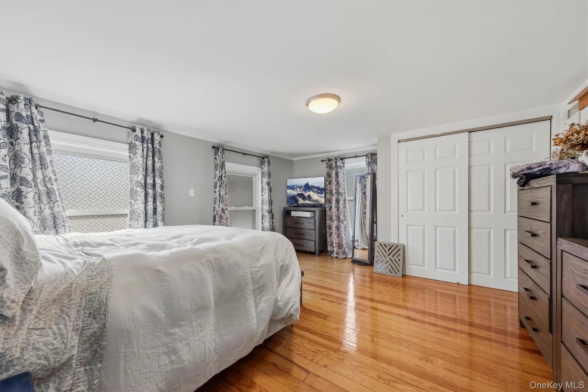 Well-proportioned secondary bedroom offering flexible space Well-proportioned secondary bedroom offering flexible space