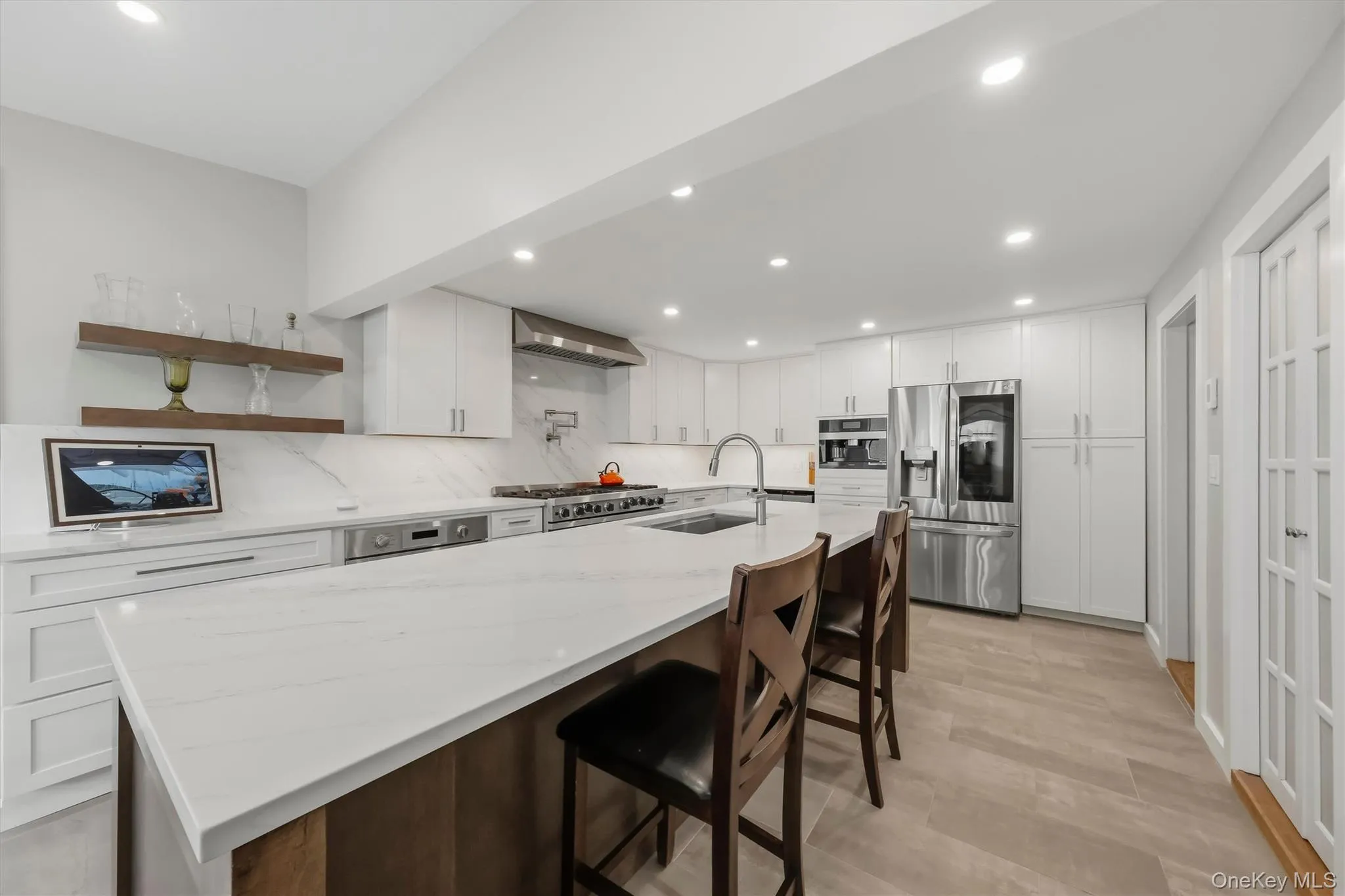 offering ample workspace and a layout ideal for hosting and everyday cooking. offering ample workspace and a layout ideal for hosting and everyday cooking.