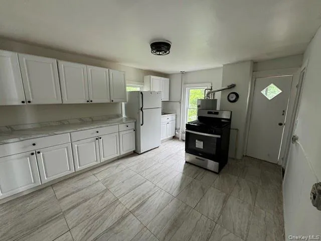 34 Broad Street, Middletown, NY, 3 Bedroom Bedrooms, 5 Room Rooms,1 BathroomBathrooms,Residential Lease,For Rent,Broad,0,1060403 34 Broad Street, Middletown, NY, 3 Bedroom Bedrooms, 5 Room Rooms,1 BathroomBathrooms,Residential Lease,For Rent,Broad,0,1060403