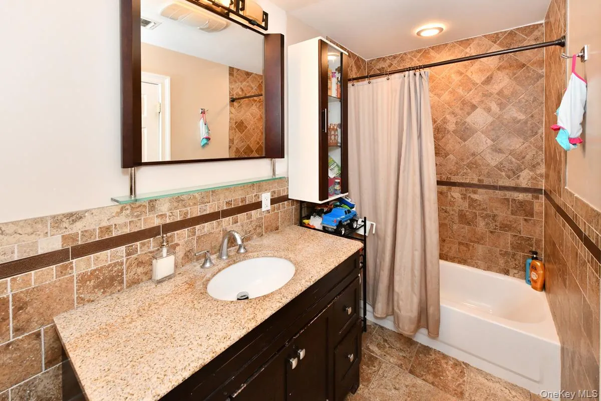 42 Willow Tree Road, Ramapo, NY, 5 Bedroom Bedrooms, 14 Room Rooms,3 BathroomBathrooms,Residential Lease,For Rent,Willow Tree,0,1060413 42 Willow Tree Road, Ramapo, NY, 5 Bedroom Bedrooms, 14 Room Rooms,3 BathroomBathrooms,Residential Lease,For Rent,Willow Tree,0,1060413