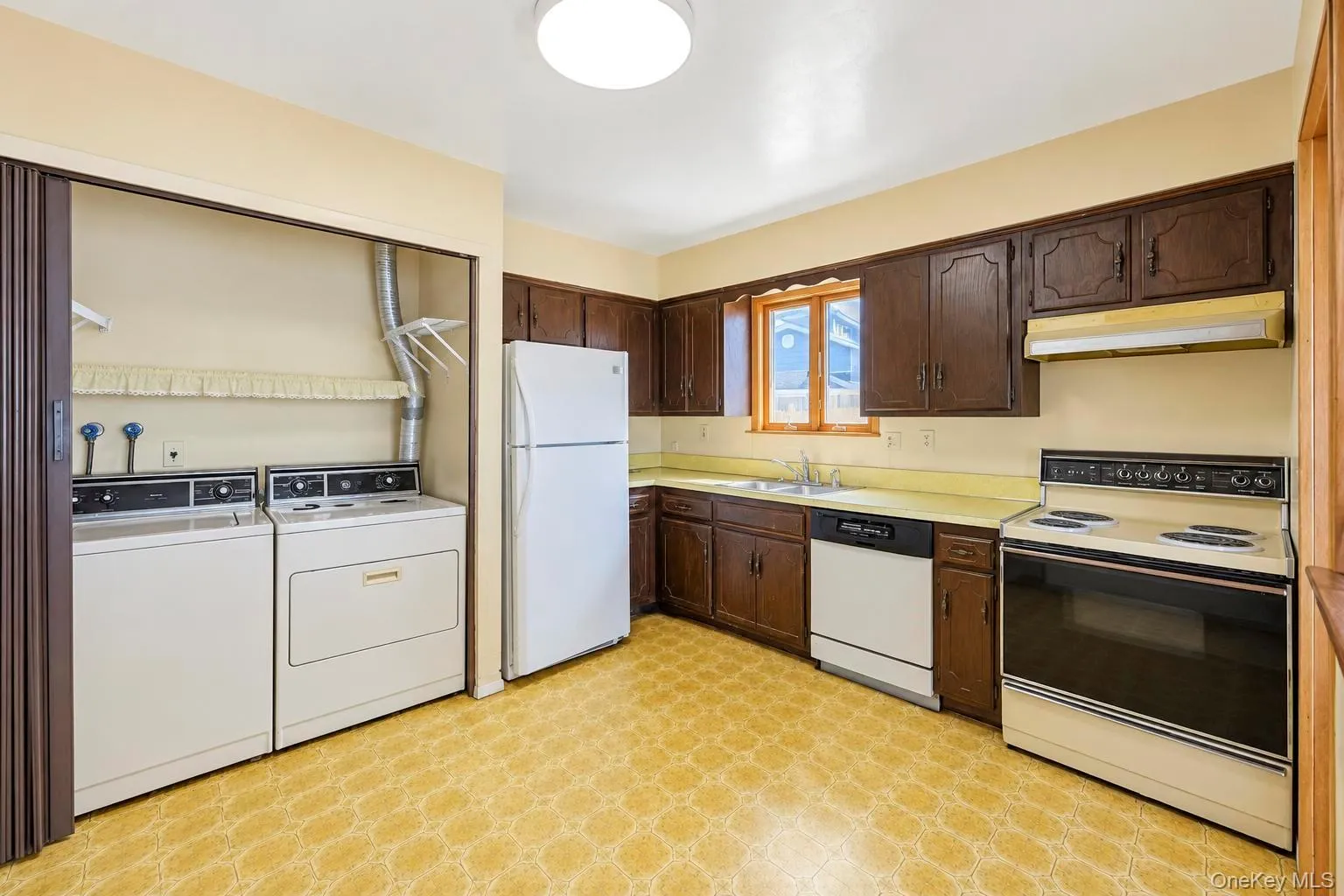 41 Shore Drive, Babylon, NY, 3 Bedrooms Bedrooms, 7 Rooms Rooms,2 BathroomsBathrooms,Residential,For Rent,Shore,0,1060416 41 Shore Drive, Babylon, NY, 3 Bedrooms Bedrooms, 7 Rooms Rooms,2 BathroomsBathrooms,Residential,For Rent,Shore,0,1060416