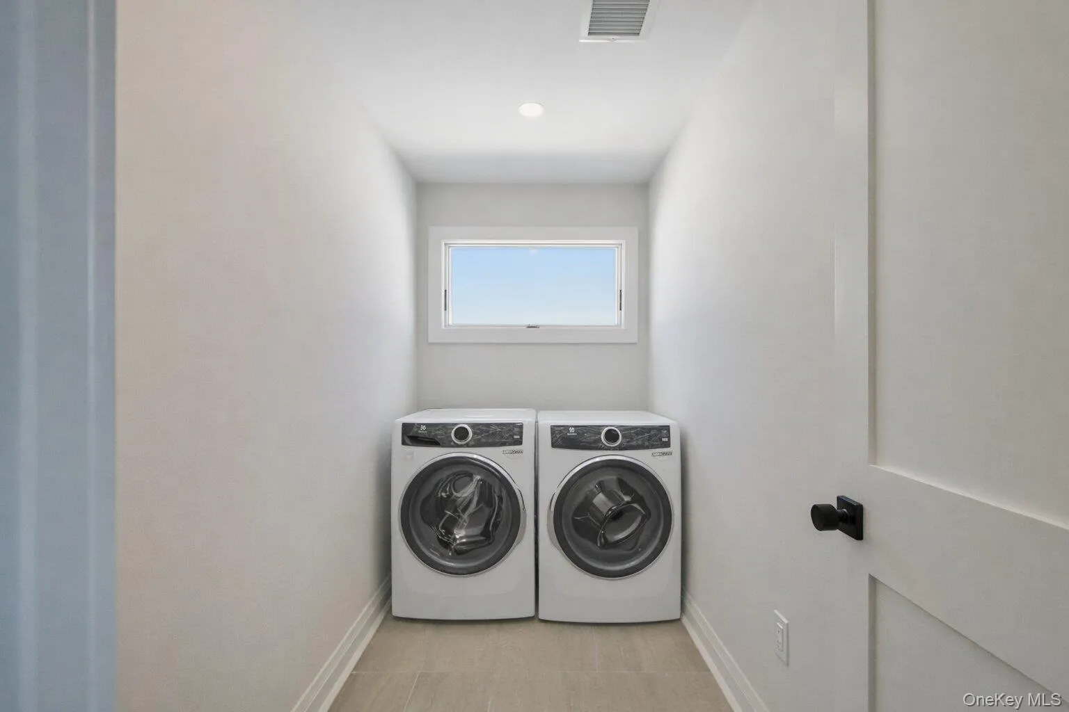 101 Clocks Boulevard, Oyster Bay, NY, 4 Bedrooms Bedrooms, 8 Rooms Rooms,2 BathroomsBathrooms,Residential,For Rent,Clocks,0,1060426 101 Clocks Boulevard, Oyster Bay, NY, 4 Bedrooms Bedrooms, 8 Rooms Rooms,2 BathroomsBathrooms,Residential,For Rent,Clocks,0,1060426