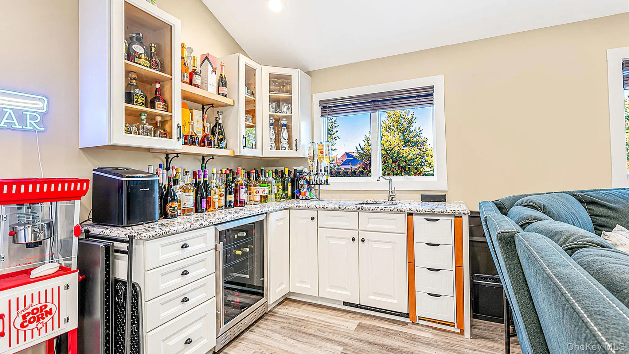 26 Glen Lane, Smithtown, NY, 4 Bedrooms Bedrooms, 11 Rooms Rooms,3 BathroomsBathrooms,Residential,For Rent,Glen,0,1060427 26 Glen Lane, Smithtown, NY, 4 Bedrooms Bedrooms, 11 Rooms Rooms,3 BathroomsBathrooms,Residential,For Rent,Glen,0,1060427