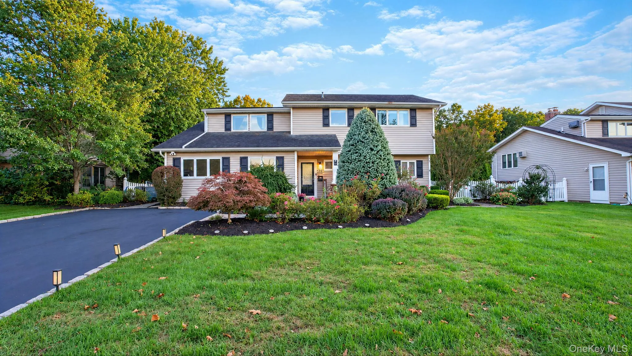 26 Glen Lane, Smithtown, NY, 4 Bedrooms Bedrooms, 11 Rooms Rooms,3 BathroomsBathrooms,Residential,For Rent,Glen,0,1060427 26 Glen Lane, Smithtown, NY, 4 Bedrooms Bedrooms, 11 Rooms Rooms,3 BathroomsBathrooms,Residential,For Rent,Glen,0,1060427
