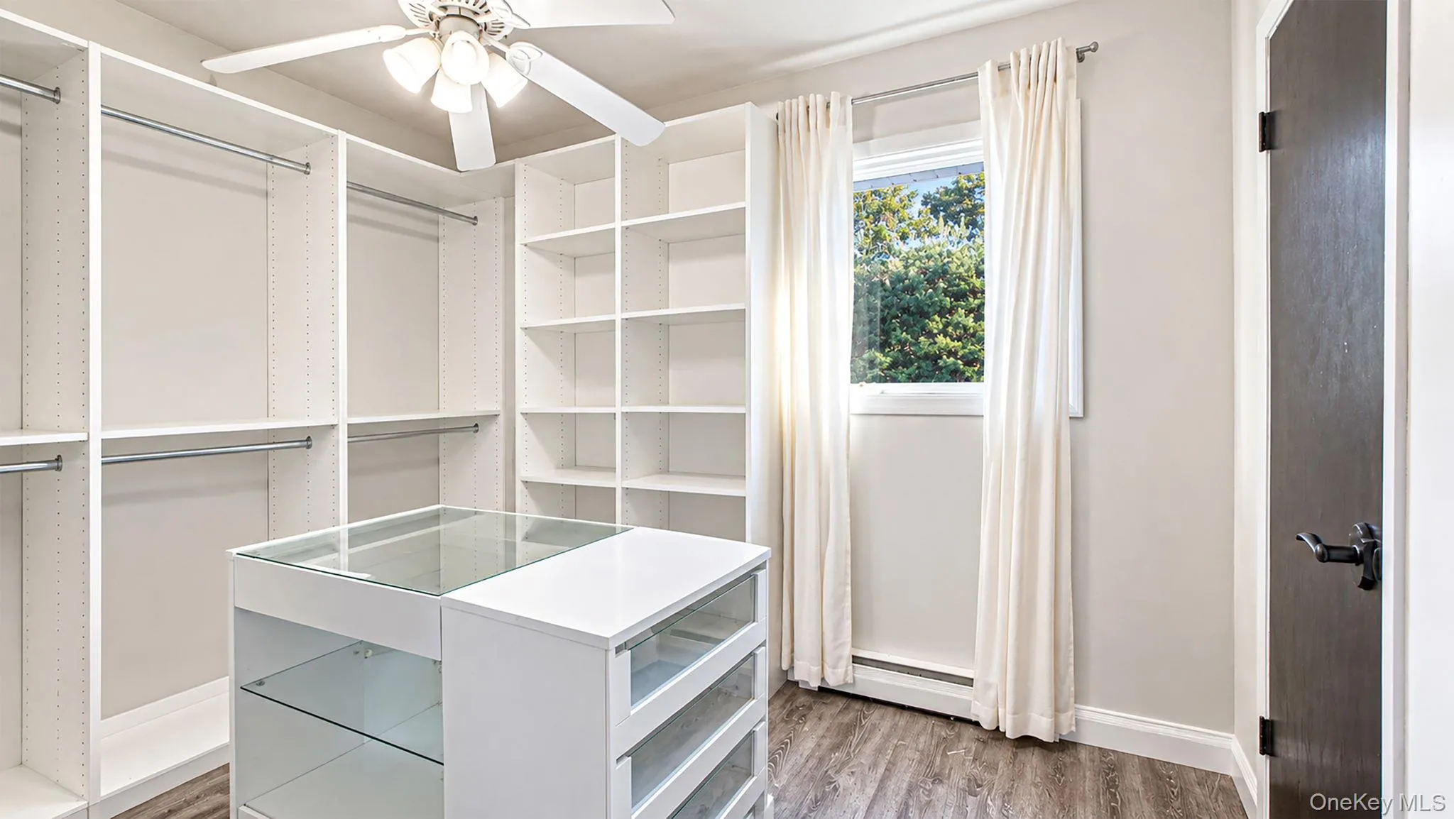 26 Glen Lane, Smithtown, NY, 4 Bedrooms Bedrooms, 11 Rooms Rooms,3 BathroomsBathrooms,Residential,For Rent,Glen,0,1060427 26 Glen Lane, Smithtown, NY, 4 Bedrooms Bedrooms, 11 Rooms Rooms,3 BathroomsBathrooms,Residential,For Rent,Glen,0,1060427