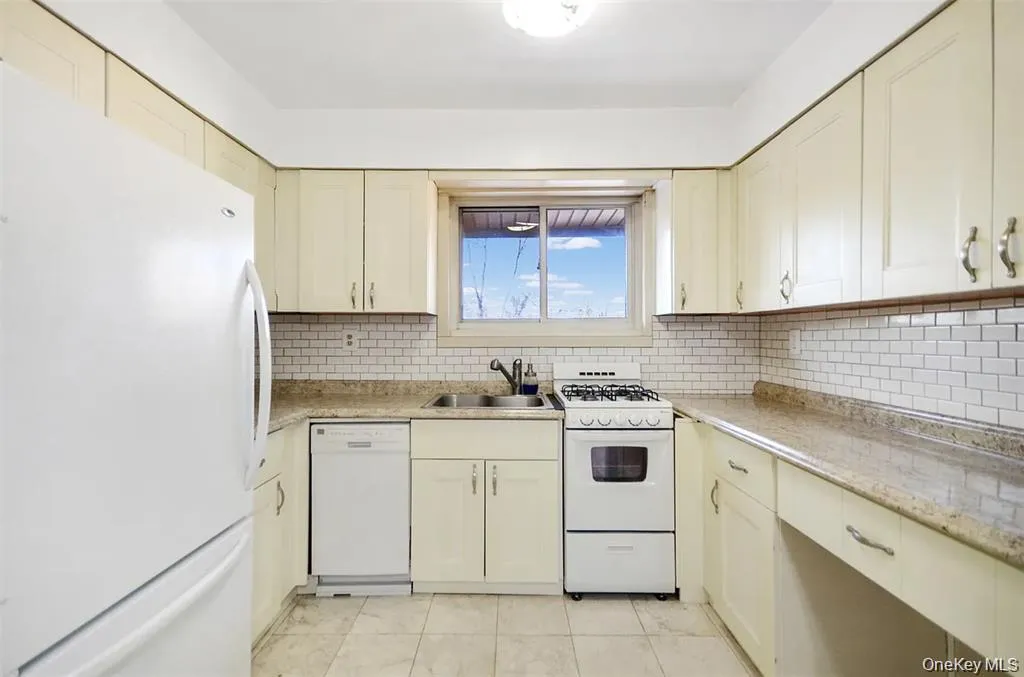 70 West Street, Harrison, NY, 1 Bedroom Bedrooms, 3 Room Rooms,1 BathroomBathrooms,Residential Lease,For Rent,West,0,1060435 70 West Street, Harrison, NY, 1 Bedroom Bedrooms, 3 Room Rooms,1 BathroomBathrooms,Residential Lease,For Rent,West,0,1060435