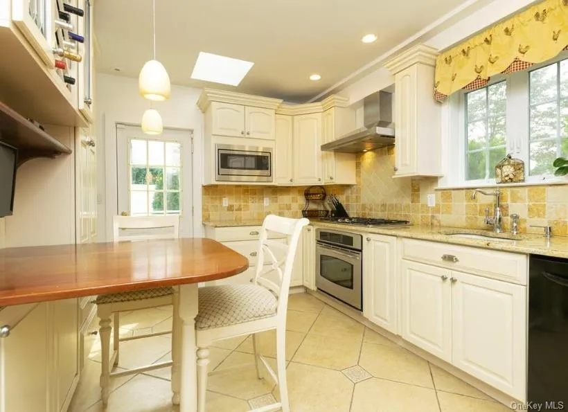 115 Alexander Avenue, Greenburgh, NY, 3 Bedroom Bedrooms, 8 Room Rooms,2 BathroomBathrooms,Residential Lease,For Rent,Alexander,0,1060449 115 Alexander Avenue, Greenburgh, NY, 3 Bedroom Bedrooms, 8 Room Rooms,2 BathroomBathrooms,Residential Lease,For Rent,Alexander,0,1060449
