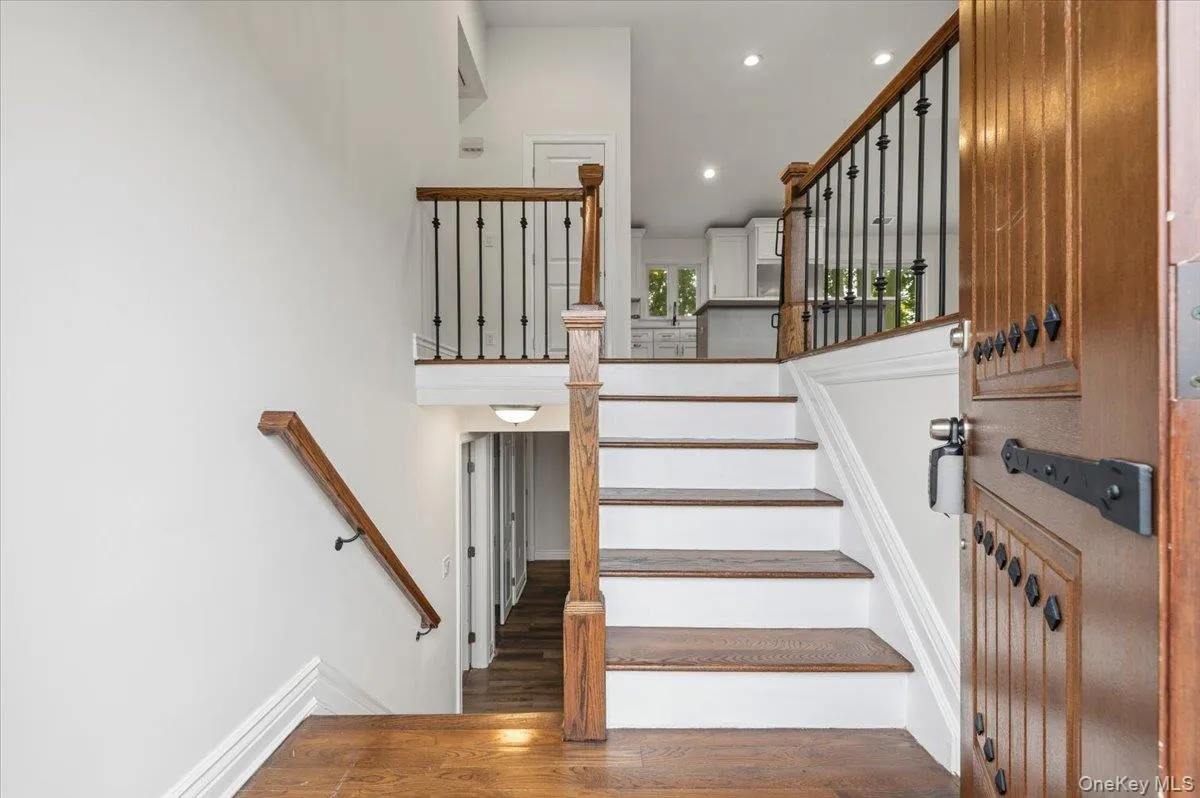 Inviting Entrance With Modern Railings Inviting Entrance With Modern Railings