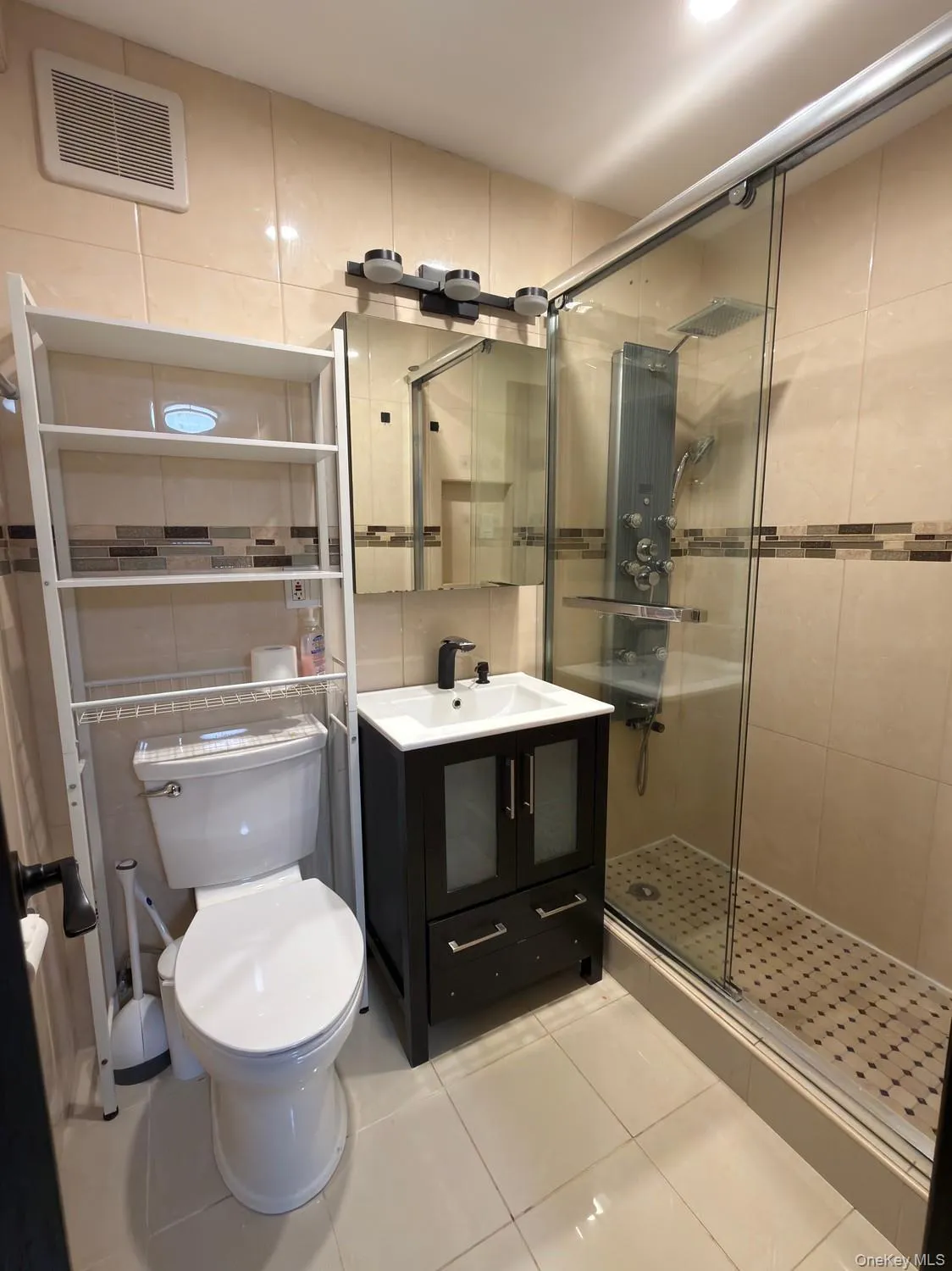 8336 Beverly Road, New York, NY, 2 Bedrooms Bedrooms, 5 Rooms Rooms,1 BathroomBathrooms,Residential Lease,For Rent,Beverly,0,1060467 8336 Beverly Road, New York, NY, 2 Bedrooms Bedrooms, 5 Rooms Rooms,1 BathroomBathrooms,Residential Lease,For Rent,Beverly,0,1060467