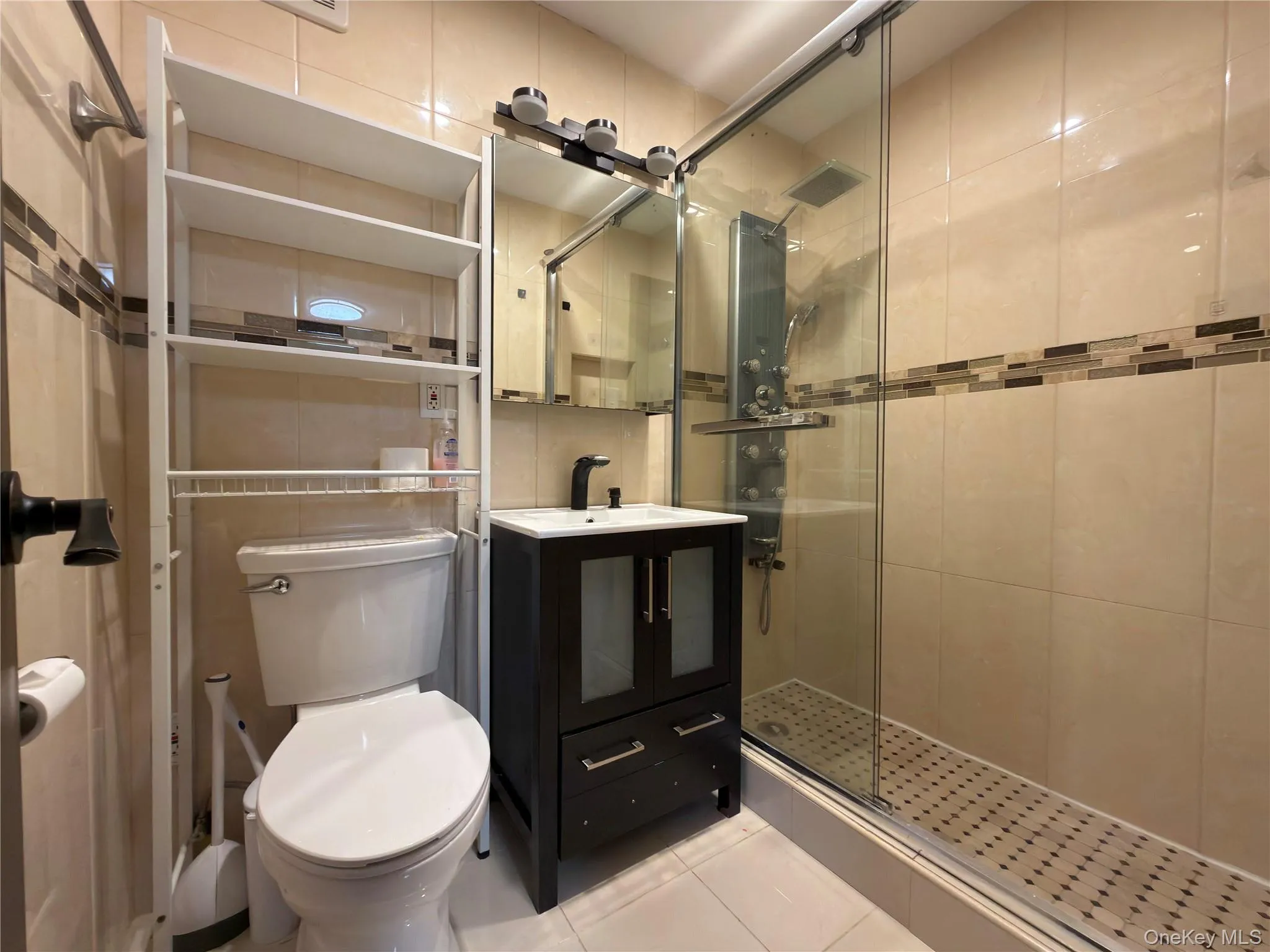 8336 Beverly Road, New York, NY, 2 Bedrooms Bedrooms, 5 Rooms Rooms,1 BathroomBathrooms,Residential Lease,For Rent,Beverly,0,1060467 8336 Beverly Road, New York, NY, 2 Bedrooms Bedrooms, 5 Rooms Rooms,1 BathroomBathrooms,Residential Lease,For Rent,Beverly,0,1060467