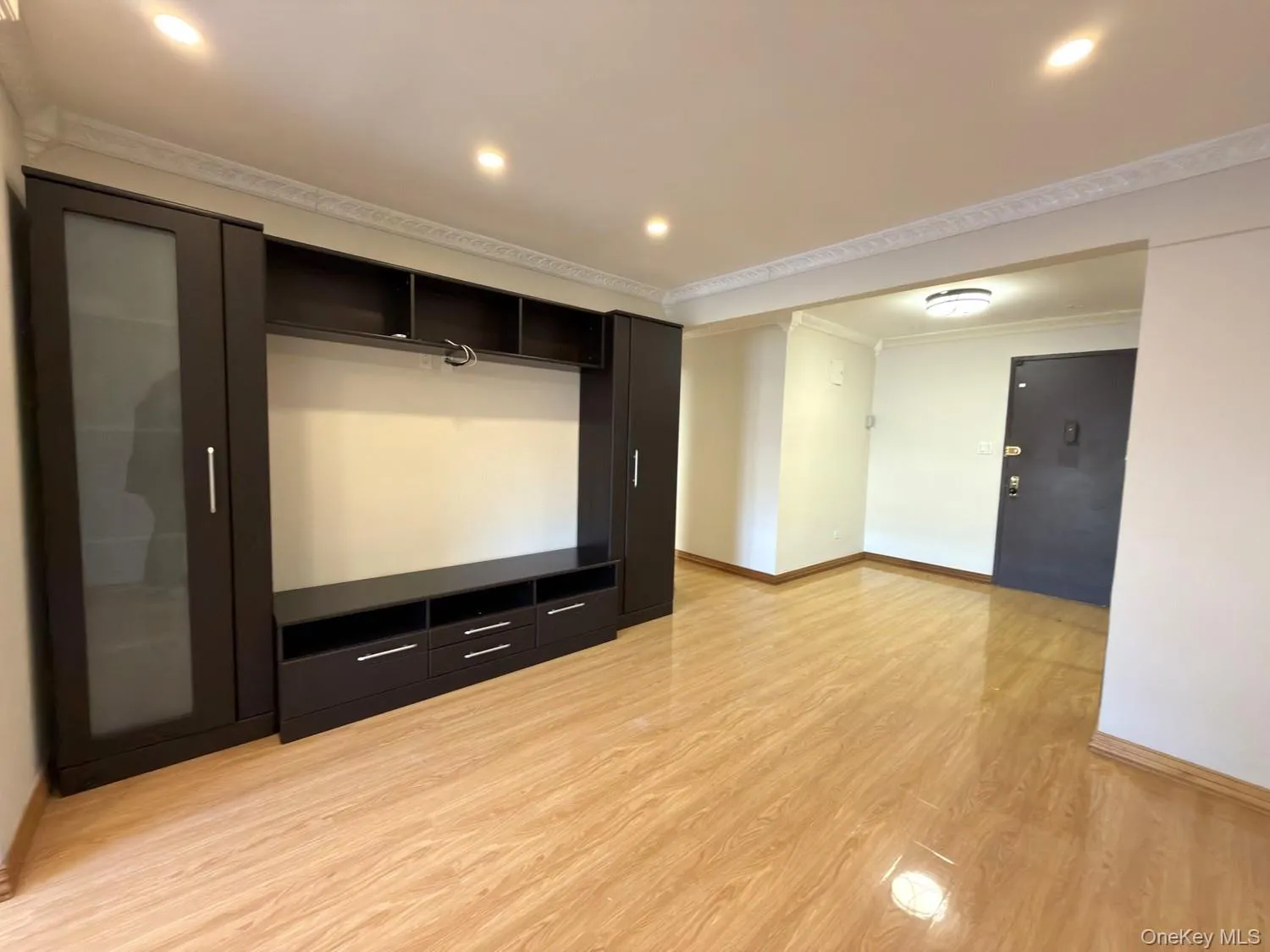 8336 Beverly Road, New York, NY, 2 Bedroom Bedrooms, 5 Room Rooms,1 BathroomBathrooms,Residential Lease,For Rent,Beverly,0,1060467 8336 Beverly Road, New York, NY, 2 Bedroom Bedrooms, 5 Room Rooms,1 BathroomBathrooms,Residential Lease,For Rent,Beverly,0,1060467