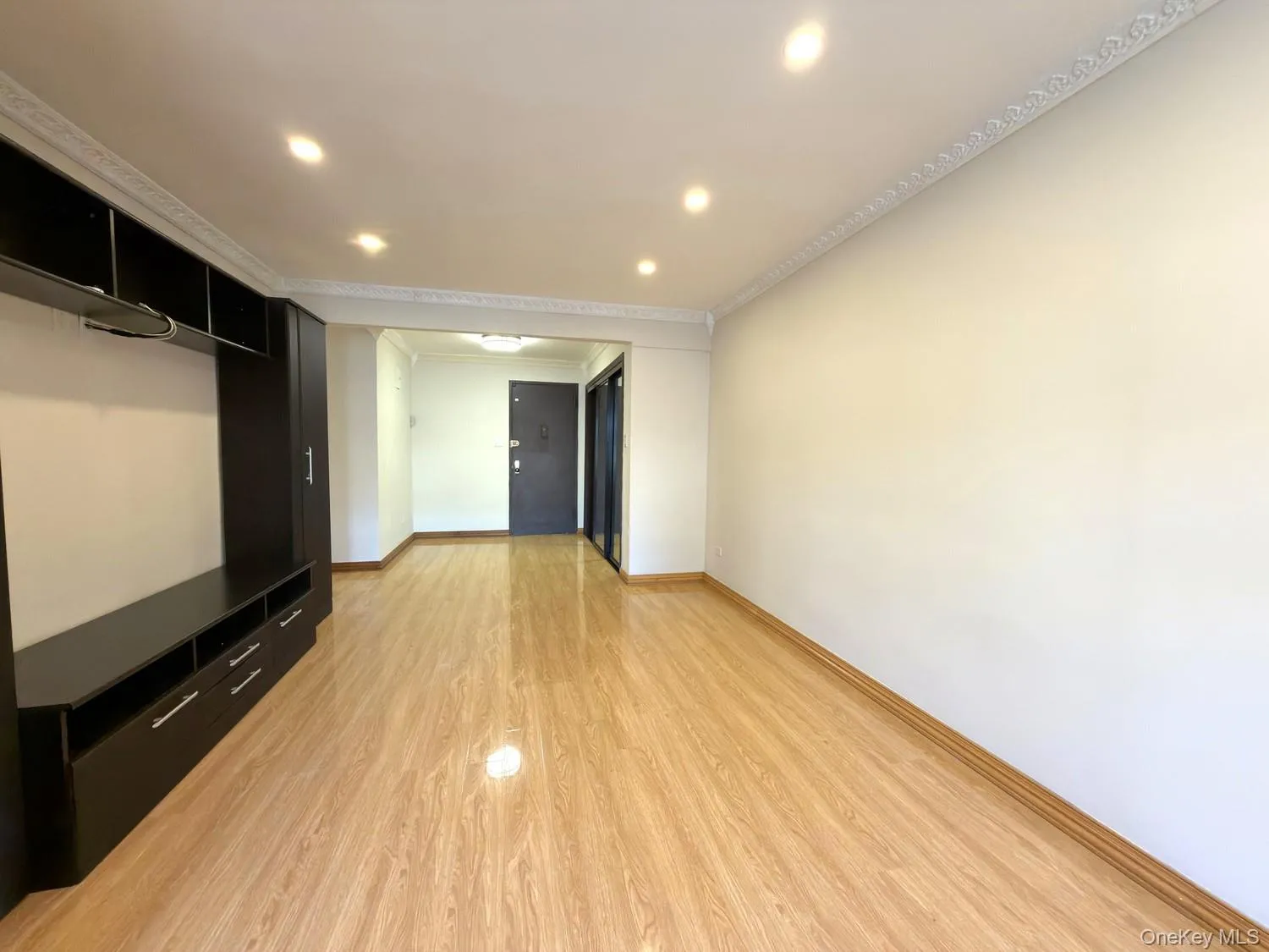 8336 Beverly Road, New York, NY, 2 Bedroom Bedrooms, 5 Room Rooms,1 BathroomBathrooms,Residential Lease,For Rent,Beverly,0,1060467 8336 Beverly Road, New York, NY, 2 Bedroom Bedrooms, 5 Room Rooms,1 BathroomBathrooms,Residential Lease,For Rent,Beverly,0,1060467