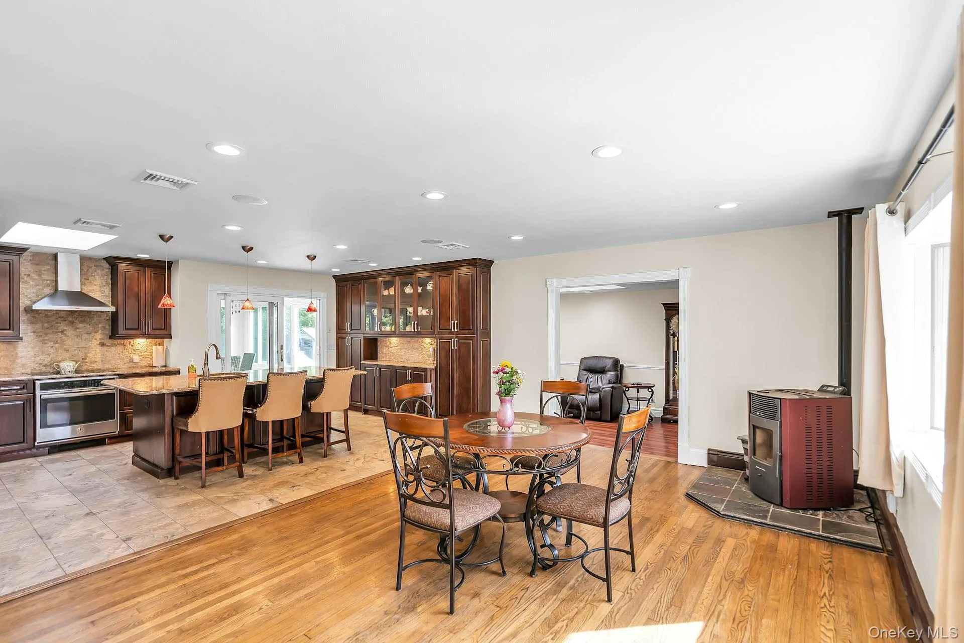 77 Jenkins Avenue, Babylon, NY, 3 Bedrooms Bedrooms, 5 Rooms Rooms,1 BathroomBathrooms,Residential,For Rent,Jenkins,0,1060470 77 Jenkins Avenue, Babylon, NY, 3 Bedrooms Bedrooms, 5 Rooms Rooms,1 BathroomBathrooms,Residential,For Rent,Jenkins,0,1060470