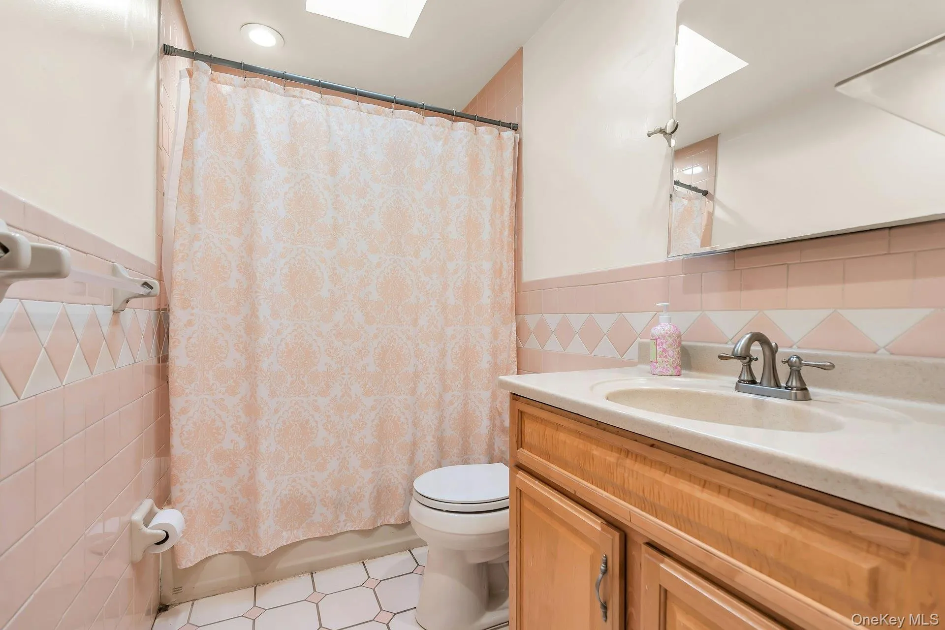 77 Jenkins Avenue, Babylon, NY, 3 Bedrooms Bedrooms, 5 Rooms Rooms,1 BathroomBathrooms,Residential,For Rent,Jenkins,0,1060470 77 Jenkins Avenue, Babylon, NY, 3 Bedrooms Bedrooms, 5 Rooms Rooms,1 BathroomBathrooms,Residential,For Rent,Jenkins,0,1060470