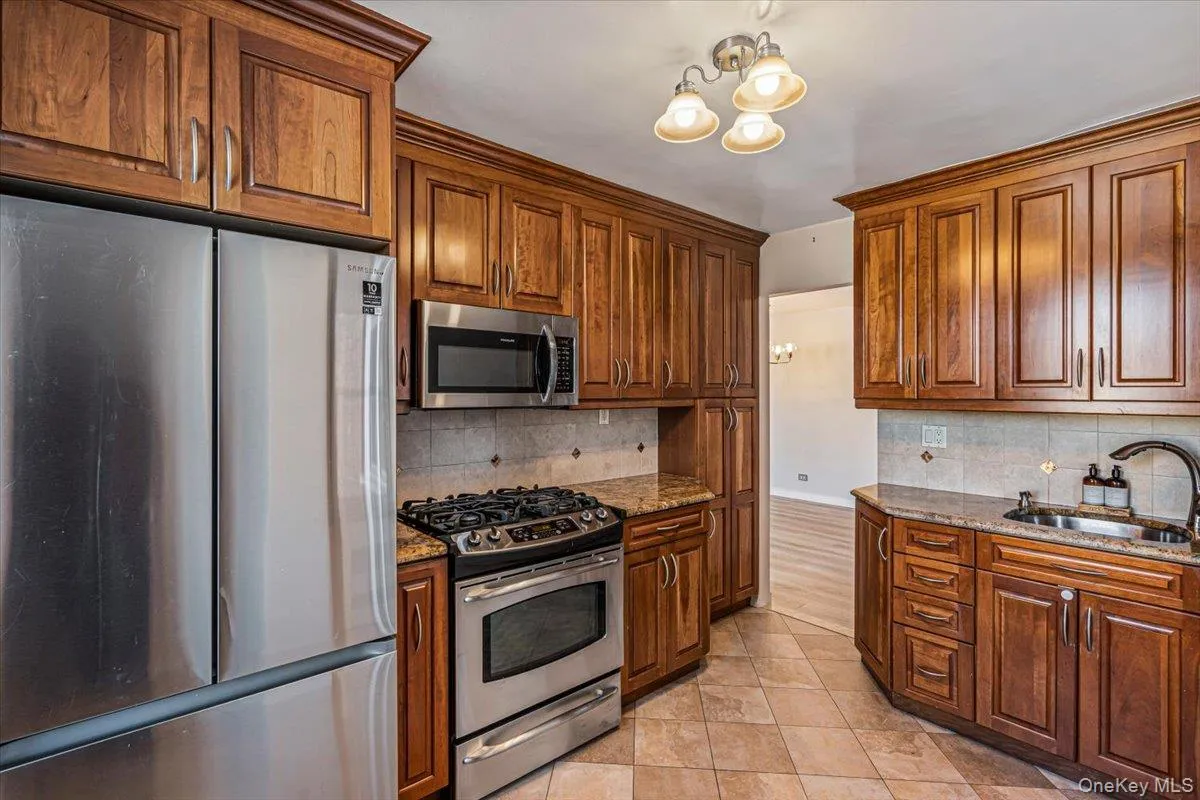 211-65 23rd. Avenue, New York, NY, 2 Bedrooms Bedrooms, 5 Rooms Rooms,1 BathroomBathrooms,Residential,For Rent,Avenue,0,1060490 211-65 23rd. Avenue, New York, NY, 2 Bedrooms Bedrooms, 5 Rooms Rooms,1 BathroomBathrooms,Residential,For Rent,Avenue,0,1060490