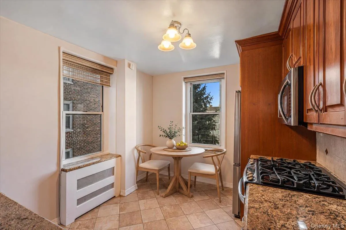 Renovated eat in kitchen with 2 exposures. Renovated eat in kitchen with 2 exposures.