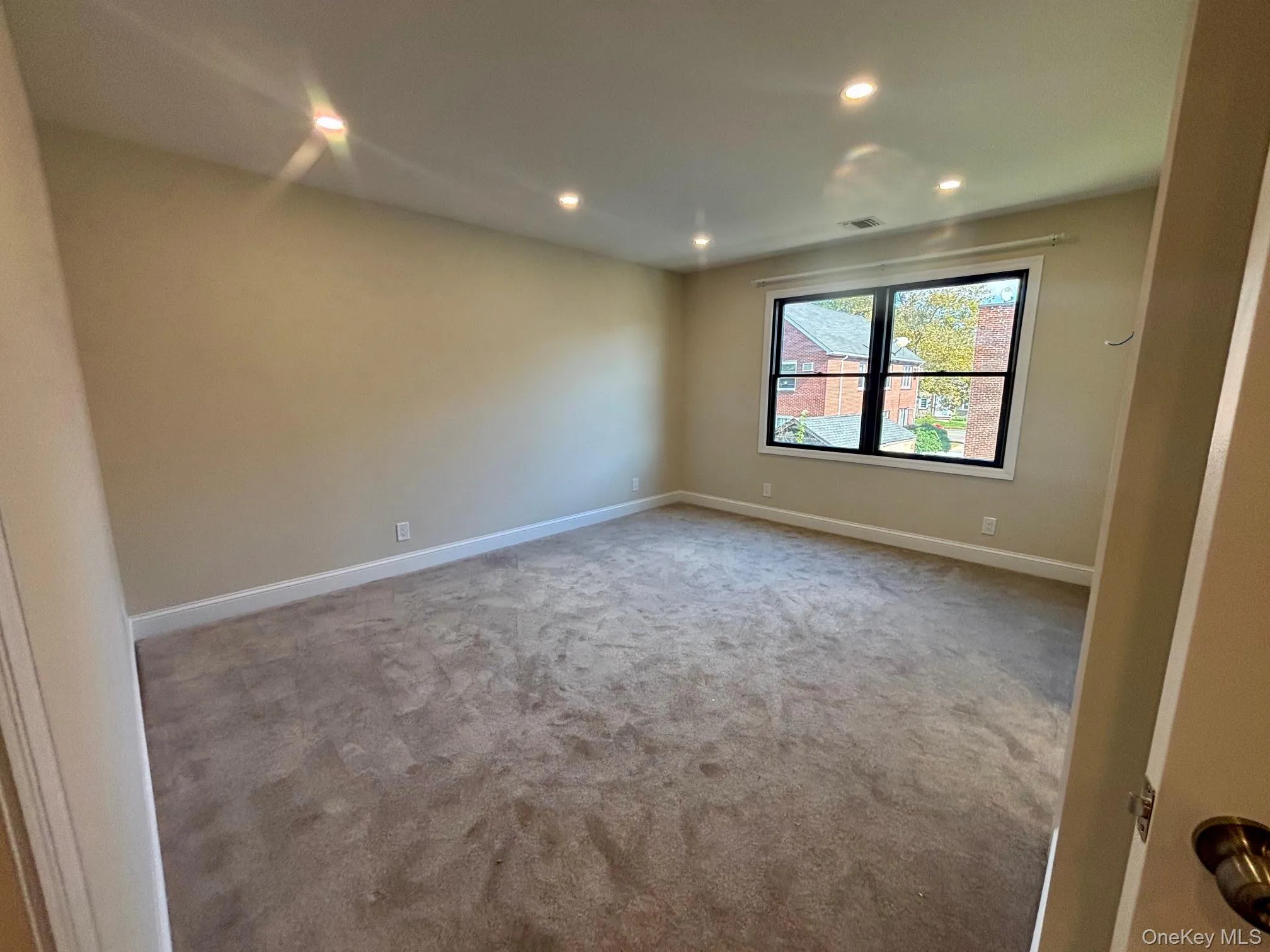 192 Roosevelt Avenue, North Hempstead, NY, 3 Bedroom Bedrooms, 6 Room Rooms,2 BathroomBathrooms,Residential Lease,For Rent,Roosevelt,0,1060546 192 Roosevelt Avenue, North Hempstead, NY, 3 Bedroom Bedrooms, 6 Room Rooms,2 BathroomBathrooms,Residential Lease,For Rent,Roosevelt,0,1060546
