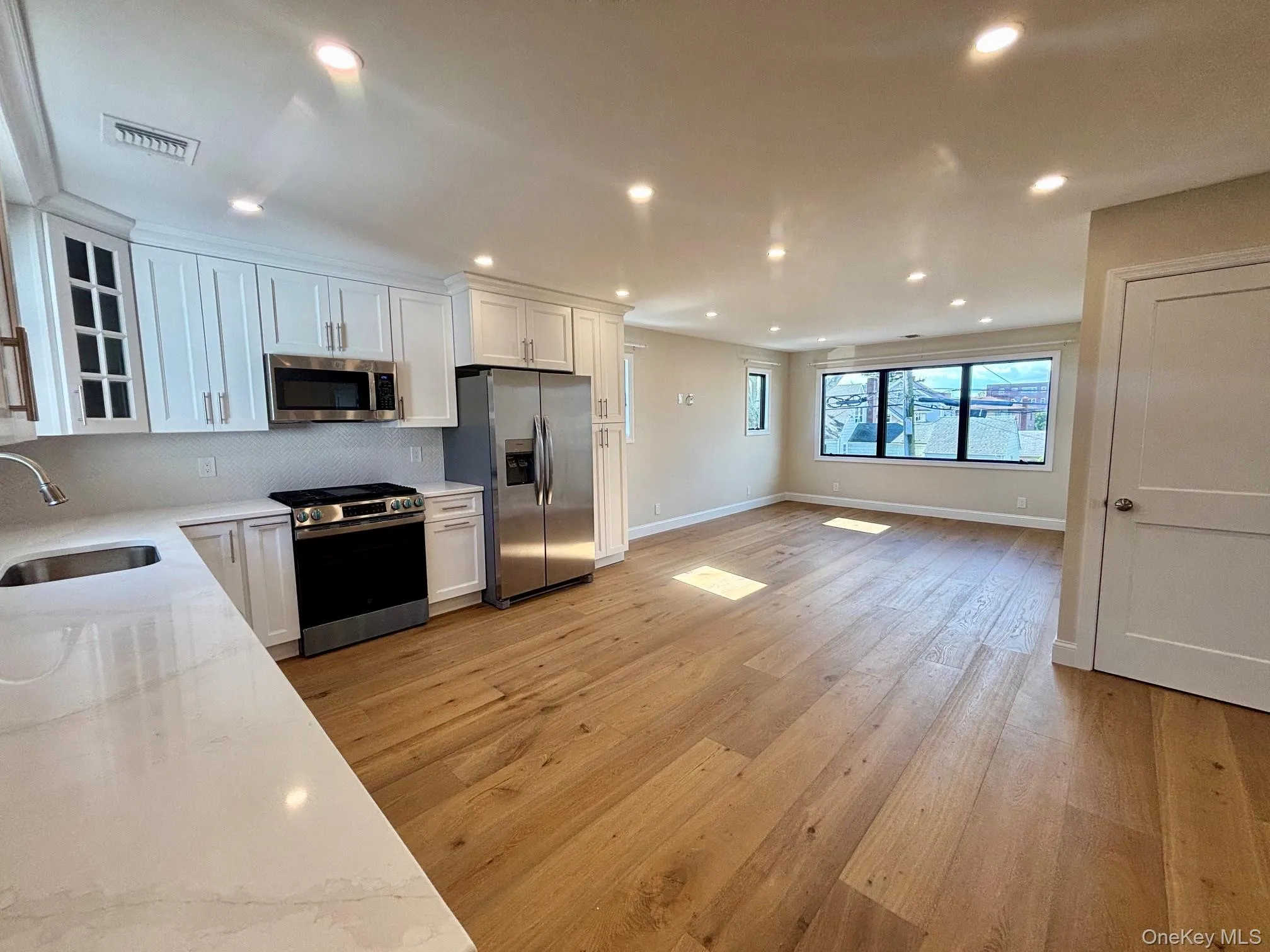 192 Roosevelt Avenue, North Hempstead, NY, 3 Bedroom Bedrooms, 6 Room Rooms,2 BathroomBathrooms,Residential Lease,For Rent,Roosevelt,0,1060546 192 Roosevelt Avenue, North Hempstead, NY, 3 Bedroom Bedrooms, 6 Room Rooms,2 BathroomBathrooms,Residential Lease,For Rent,Roosevelt,0,1060546