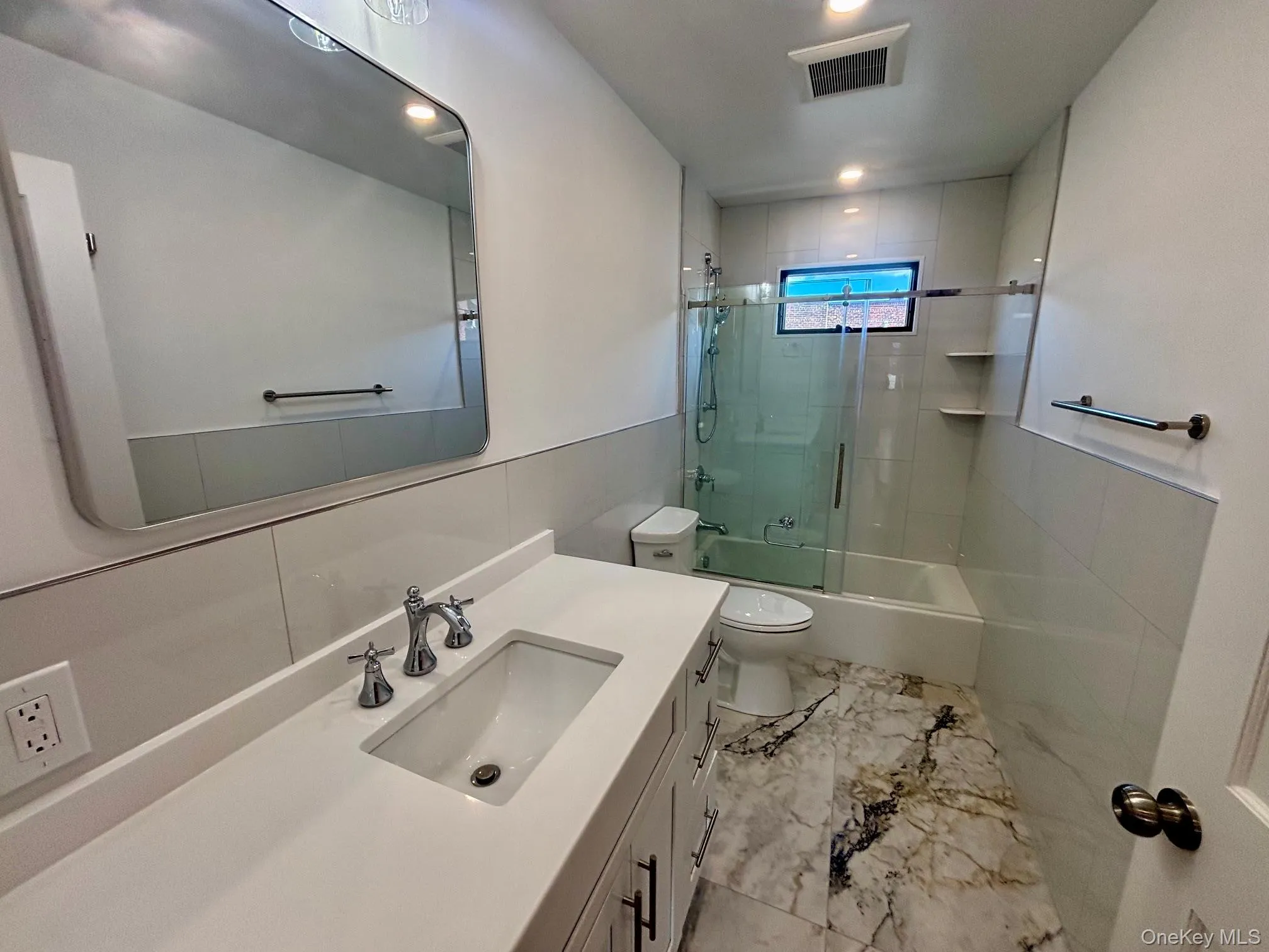 192 Roosevelt Avenue, North Hempstead, NY, 3 Bedroom Bedrooms, 6 Room Rooms,2 BathroomBathrooms,Residential Lease,For Rent,Roosevelt,0,1060546 192 Roosevelt Avenue, North Hempstead, NY, 3 Bedroom Bedrooms, 6 Room Rooms,2 BathroomBathrooms,Residential Lease,For Rent,Roosevelt,0,1060546