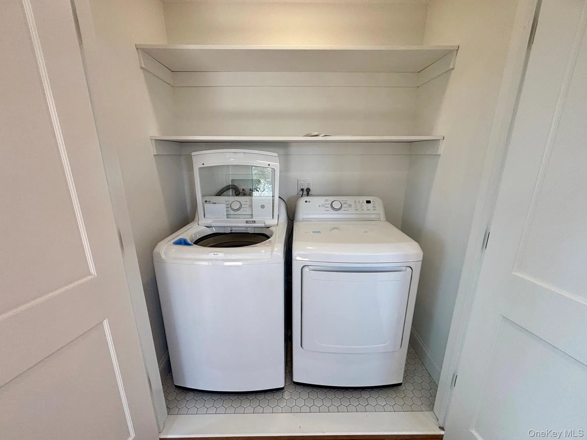 192 Roosevelt Avenue, North Hempstead, NY, 3 Bedroom Bedrooms, 6 Room Rooms,2 BathroomBathrooms,Residential Lease,For Rent,Roosevelt,0,1060546 192 Roosevelt Avenue, North Hempstead, NY, 3 Bedroom Bedrooms, 6 Room Rooms,2 BathroomBathrooms,Residential Lease,For Rent,Roosevelt,0,1060546
