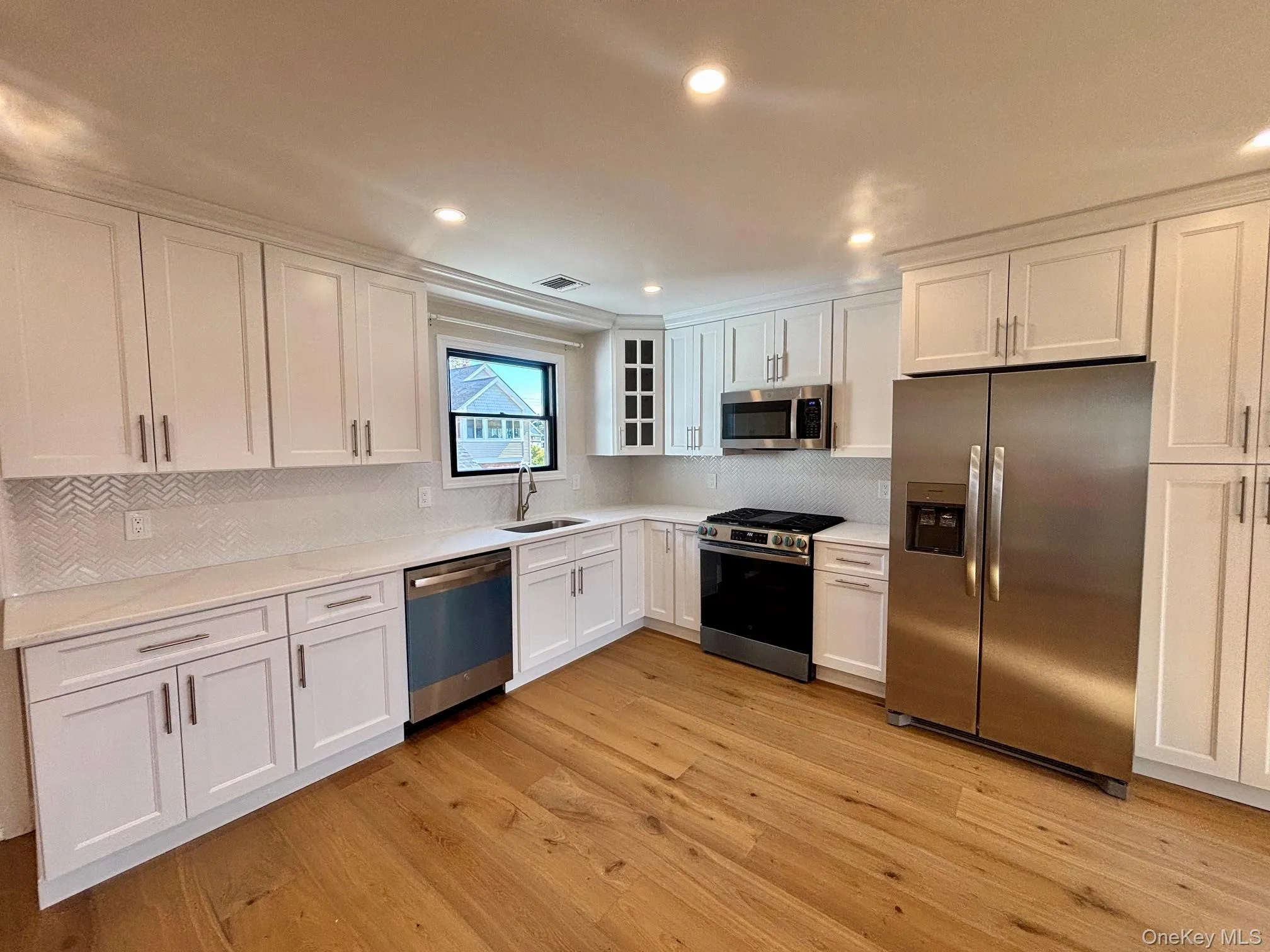 192 Roosevelt Avenue, North Hempstead, NY, 3 Bedroom Bedrooms, 6 Room Rooms,2 BathroomBathrooms,Residential Lease,For Rent,Roosevelt,0,1060546 192 Roosevelt Avenue, North Hempstead, NY, 3 Bedroom Bedrooms, 6 Room Rooms,2 BathroomBathrooms,Residential Lease,For Rent,Roosevelt,0,1060546