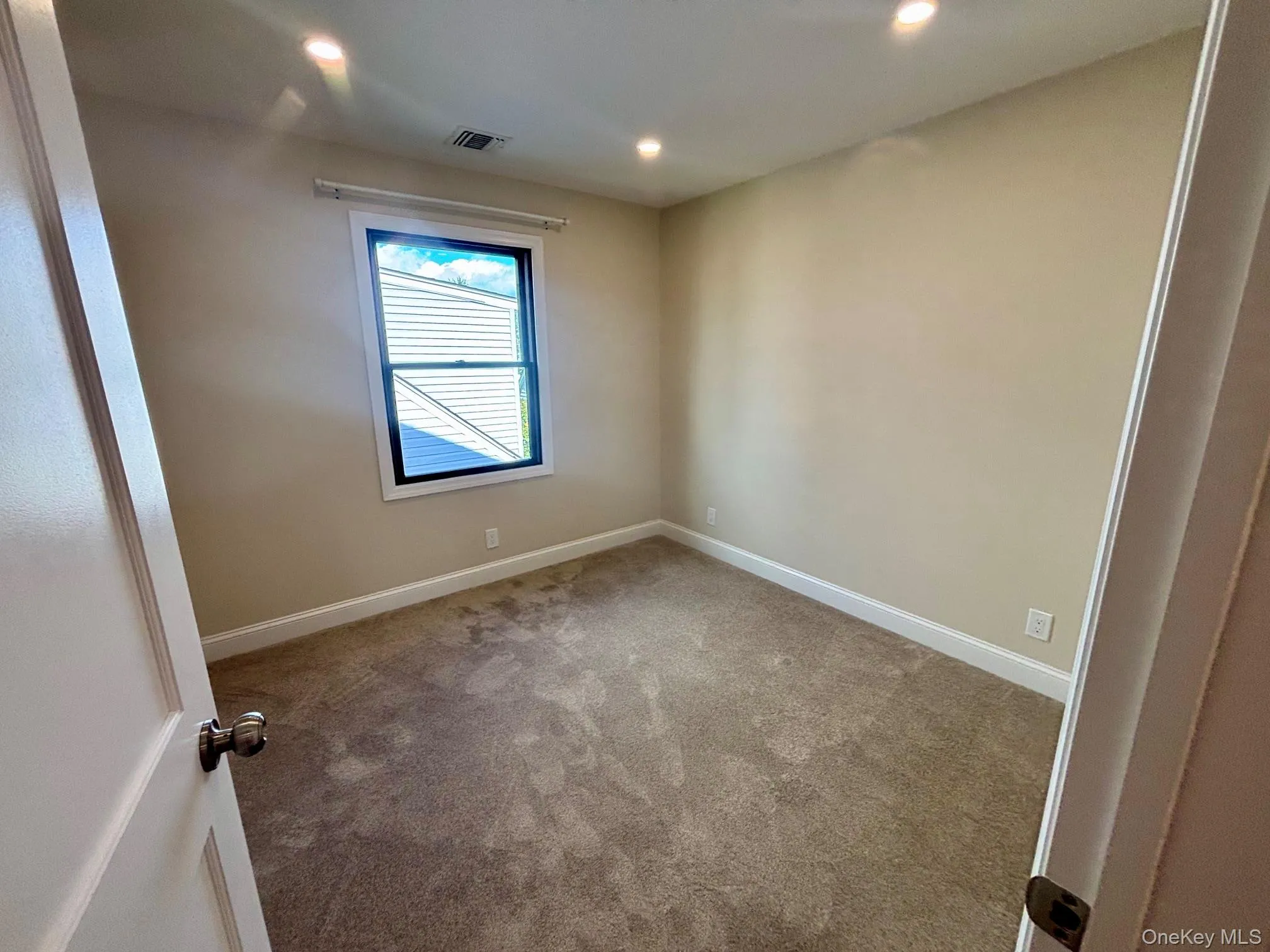 192 Roosevelt Avenue, North Hempstead, NY, 3 Bedroom Bedrooms, 6 Room Rooms,2 BathroomBathrooms,Residential Lease,For Rent,Roosevelt,0,1060546 192 Roosevelt Avenue, North Hempstead, NY, 3 Bedroom Bedrooms, 6 Room Rooms,2 BathroomBathrooms,Residential Lease,For Rent,Roosevelt,0,1060546