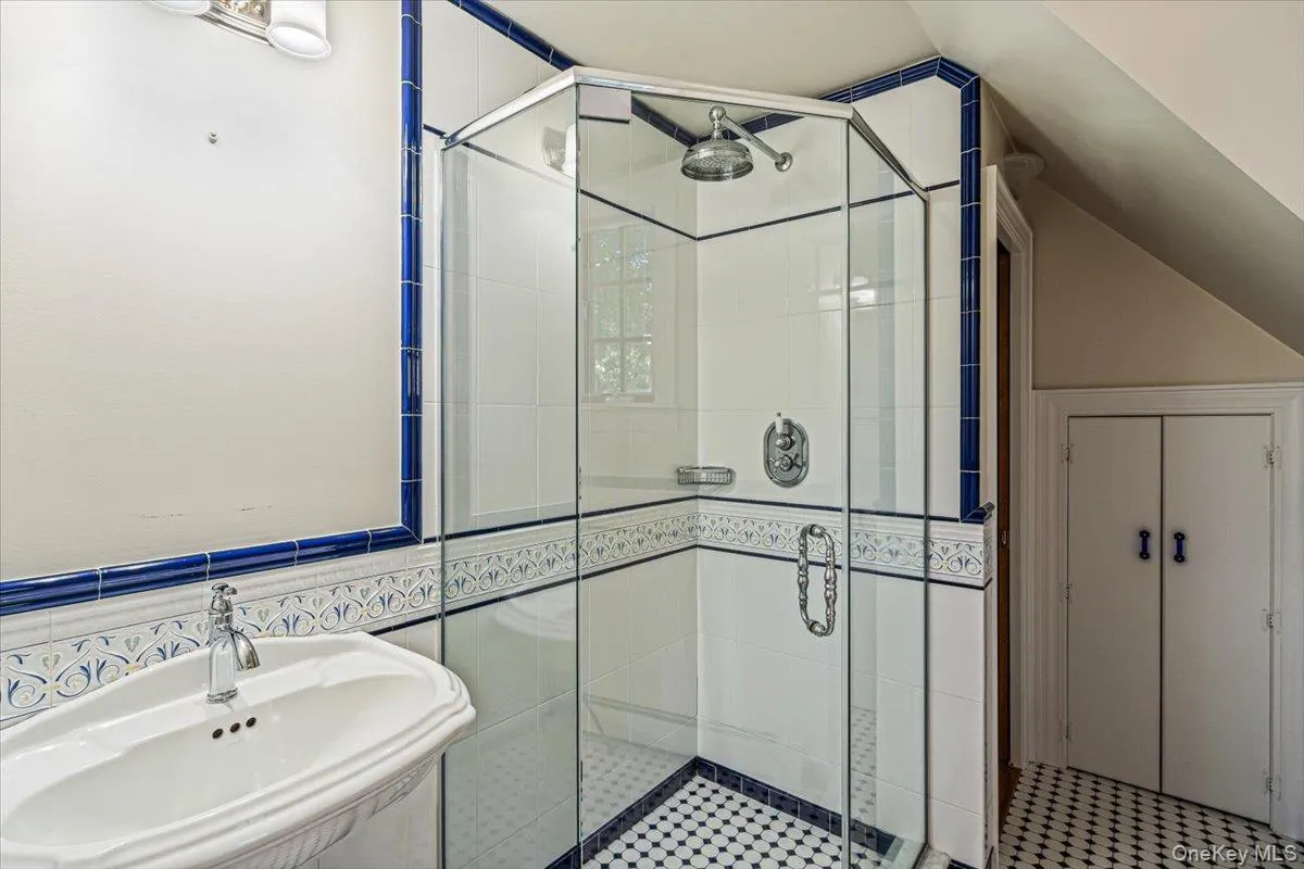 84 Luquer Road, North Hempstead, NY, 5 Bedroom Bedrooms, 11 Room Rooms,3 BathroomBathrooms,Residential Lease,For Rent,Luquer,0,1060570 84 Luquer Road, North Hempstead, NY, 5 Bedroom Bedrooms, 11 Room Rooms,3 BathroomBathrooms,Residential Lease,For Rent,Luquer,0,1060570