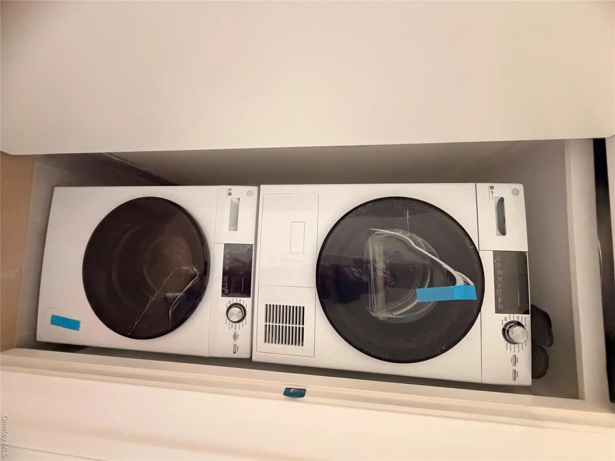 132-51 41st Road, New York, NY, 1 Bedroom Bedrooms, 3 Rooms Rooms,1 BathroomBathrooms,Residential,For Rent,41st,0,1060574 132-51 41st Road, New York, NY, 1 Bedroom Bedrooms, 3 Rooms Rooms,1 BathroomBathrooms,Residential,For Rent,41st,0,1060574