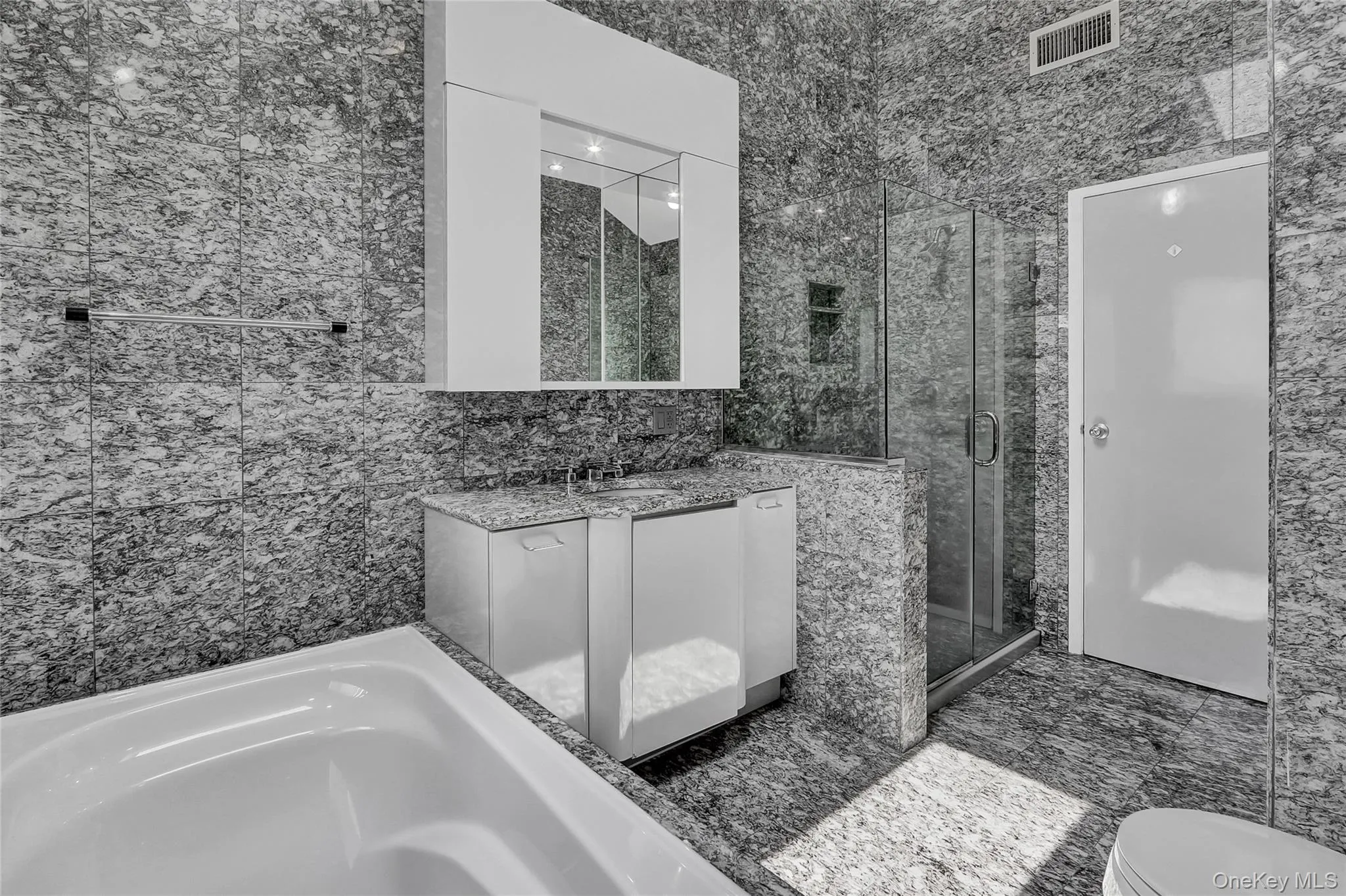 18 Villas Circle, Huntington, NY, 3 Bedroom Bedrooms, 6 Room Rooms,3 BathroomBathrooms,Residential Lease,For Rent,Villas Circle,0,1060575 18 Villas Circle, Huntington, NY, 3 Bedroom Bedrooms, 6 Room Rooms,3 BathroomBathrooms,Residential Lease,For Rent,Villas Circle,0,1060575