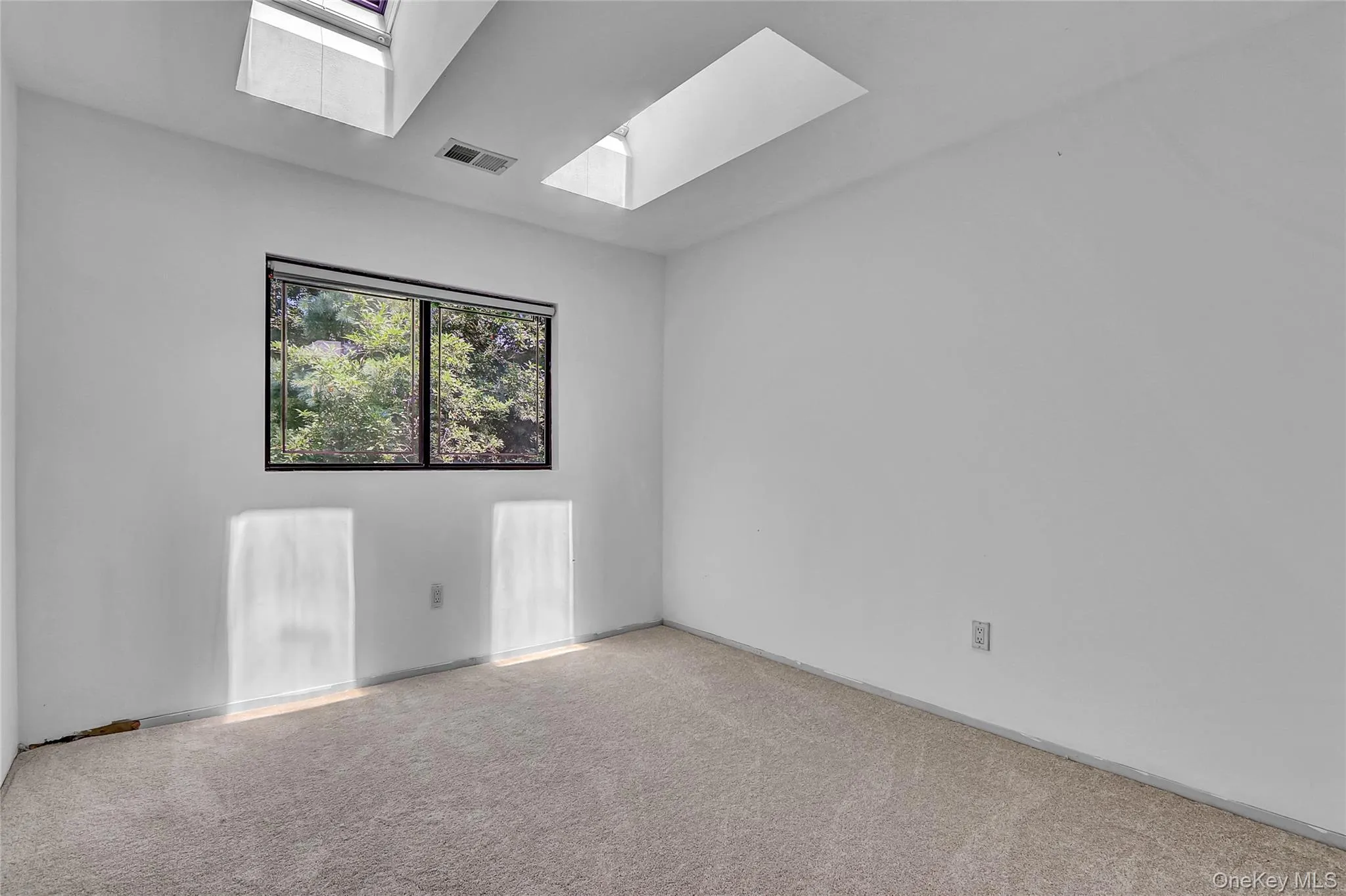 18 Villas Circle, Huntington, NY, 3 Bedroom Bedrooms, 6 Room Rooms,3 BathroomBathrooms,Residential Lease,For Rent,Villas Circle,0,1060575 18 Villas Circle, Huntington, NY, 3 Bedroom Bedrooms, 6 Room Rooms,3 BathroomBathrooms,Residential Lease,For Rent,Villas Circle,0,1060575